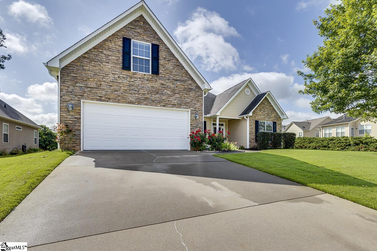 4 Hanging Moss Lane Greenville, SC 29615