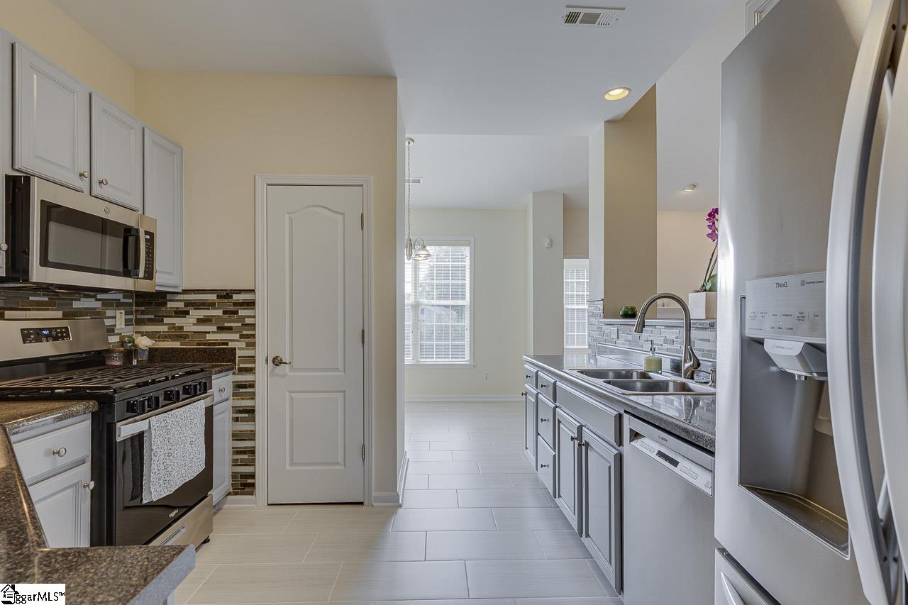 4 Hanging Moss Lane Greenville, SC 29615