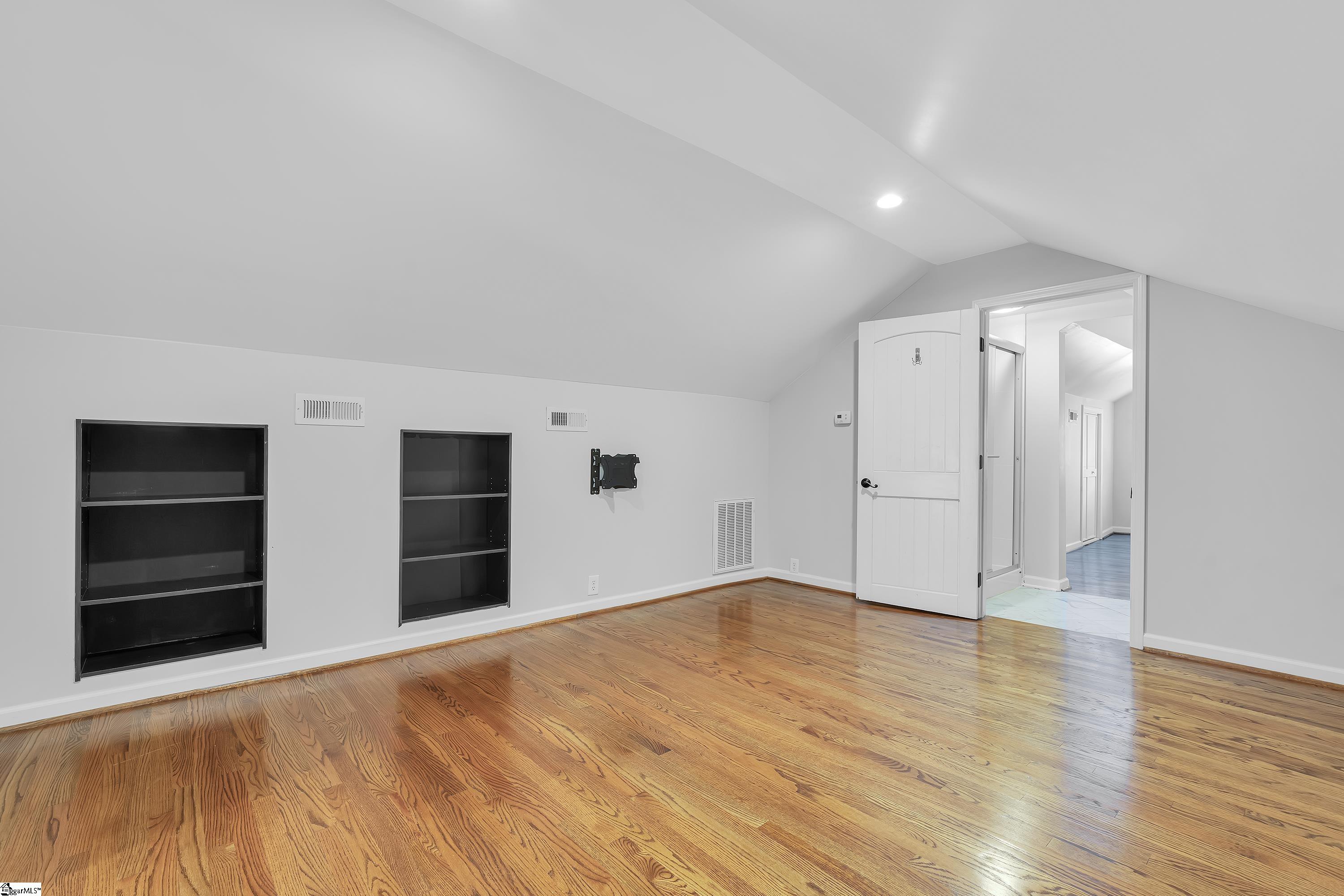 453 Longview Terrace Greenville, SC 29605