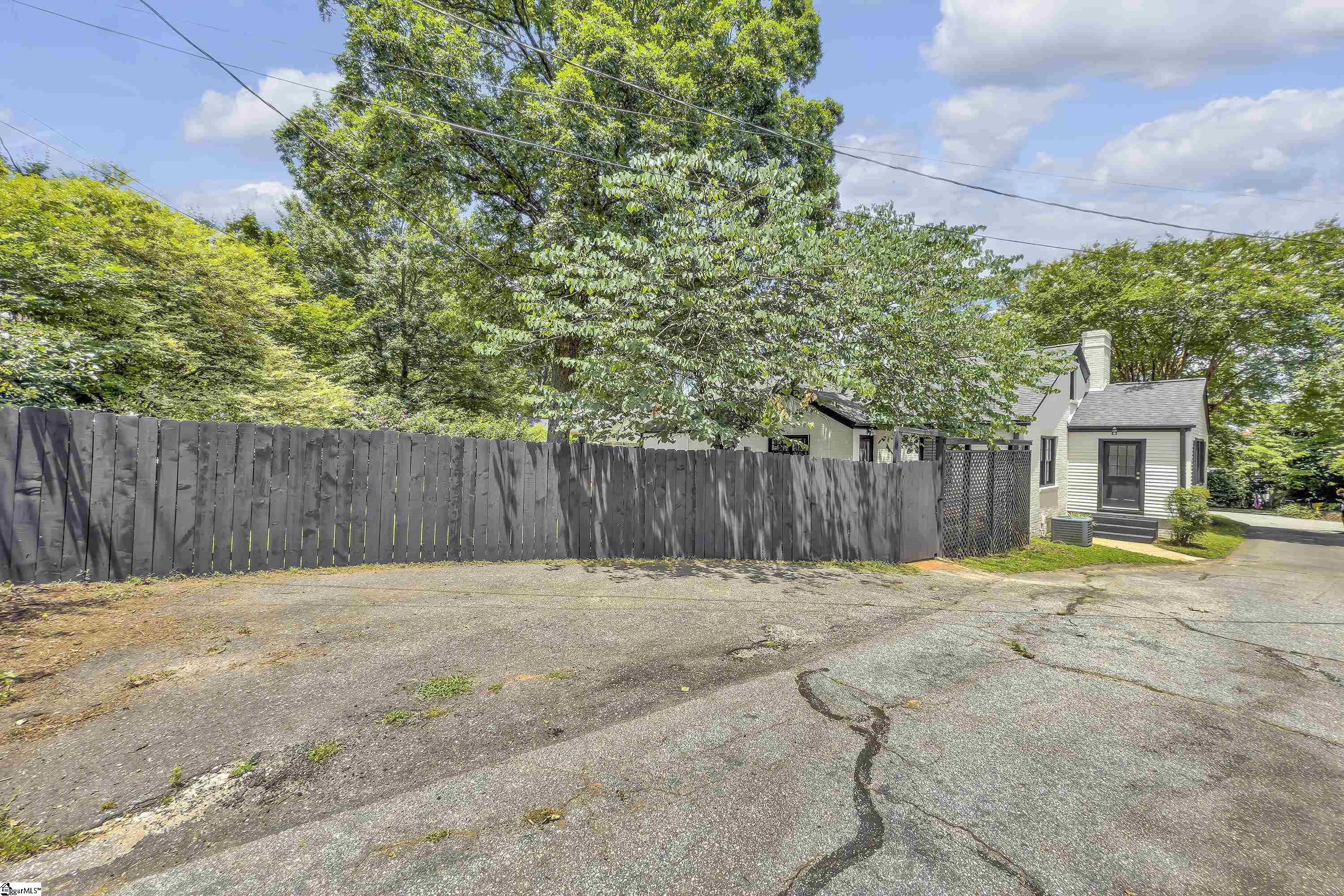 453 Longview Terrace Greenville, SC 29605