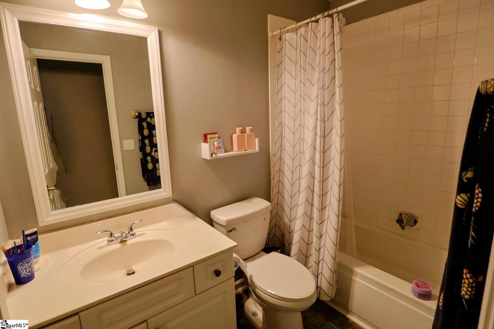 11 Hickory Hollow Court Greenville, SC 29607
