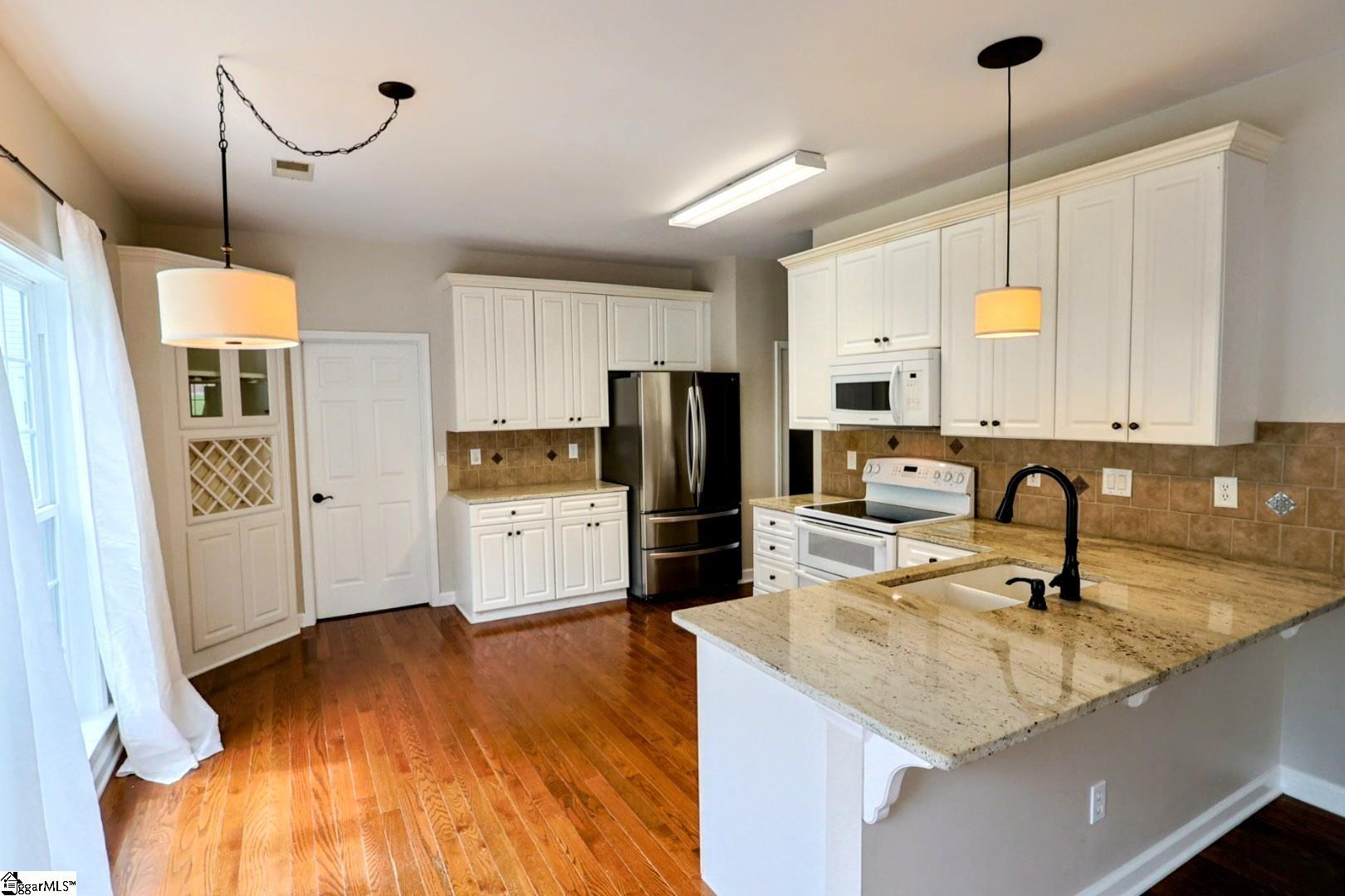 11 Hickory Hollow Court Greenville, SC 29607