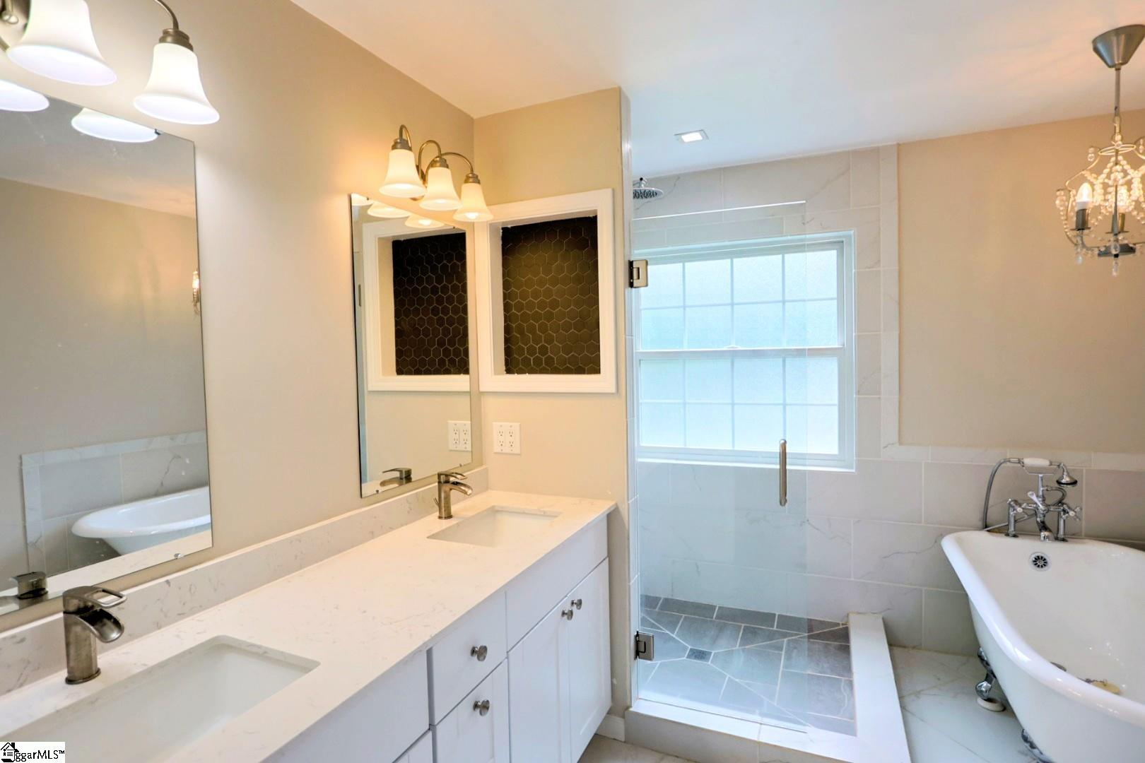 11 Hickory Hollow Court Greenville, SC 29607