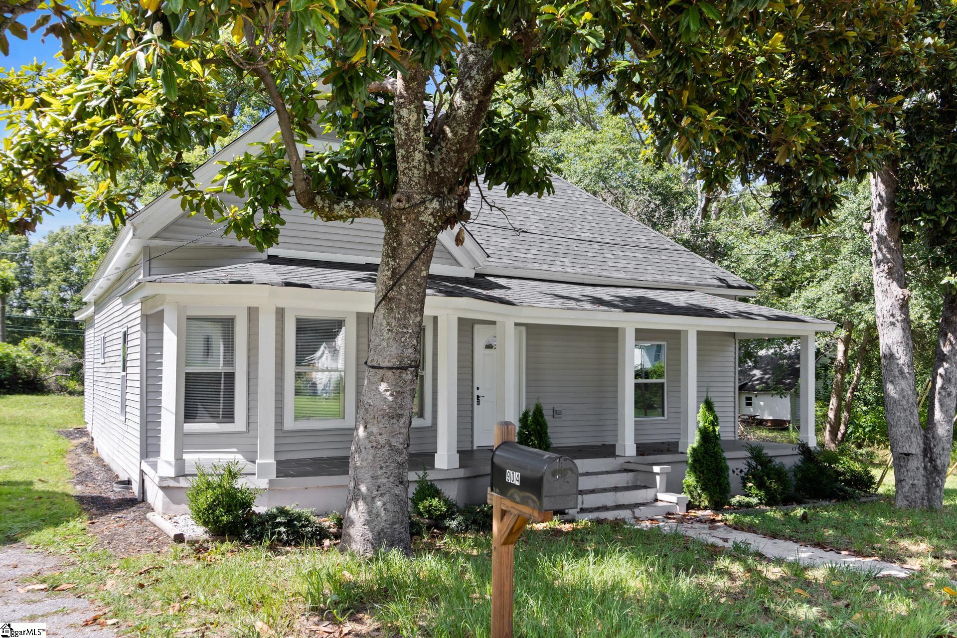 Homes for sale in Laurens, SC | 904 W Hampton St, Laurens, SC 29360 | MLS# 1560969