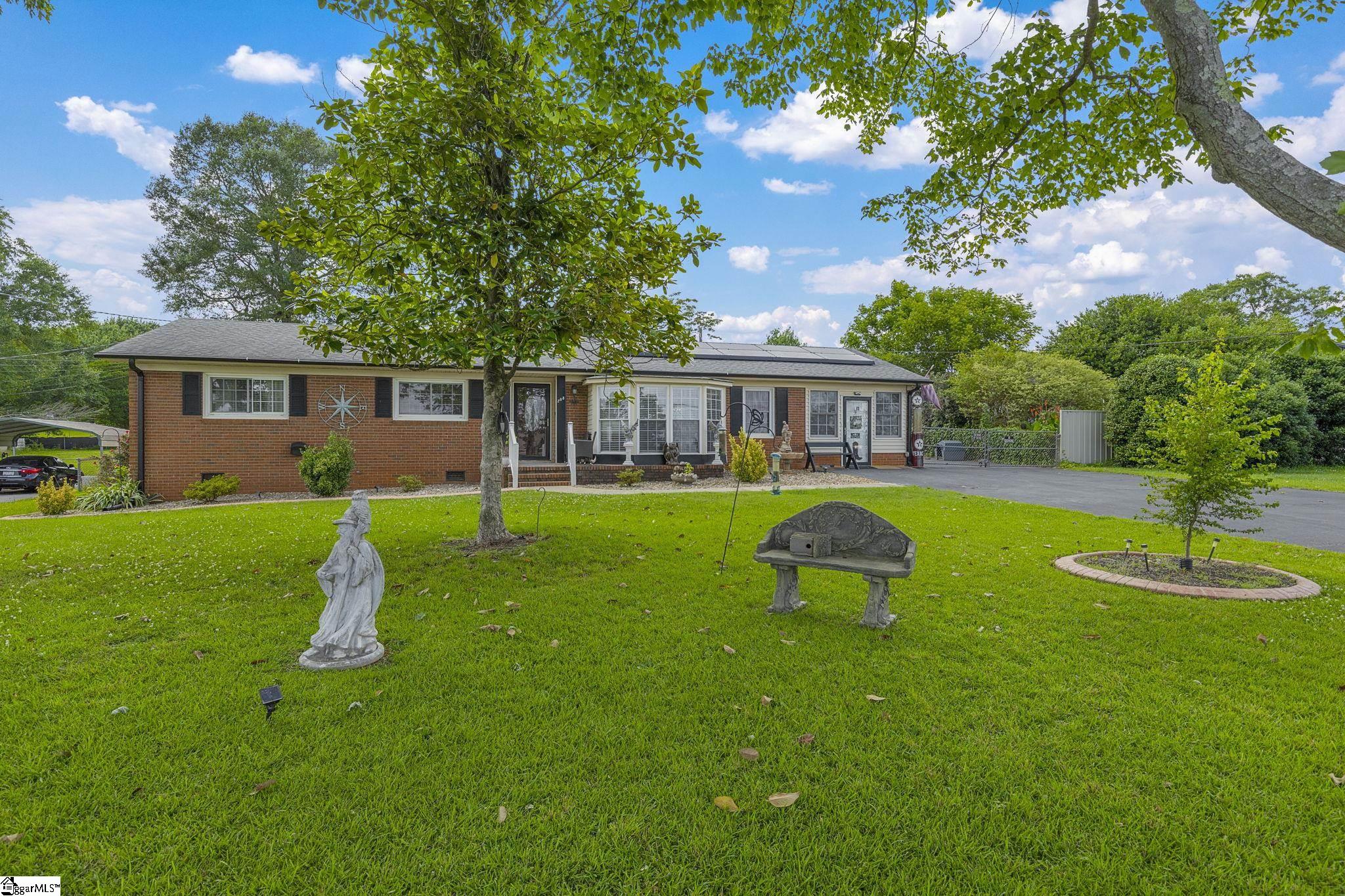 208 Kenneth Drive Boiling Springs, SC 29316