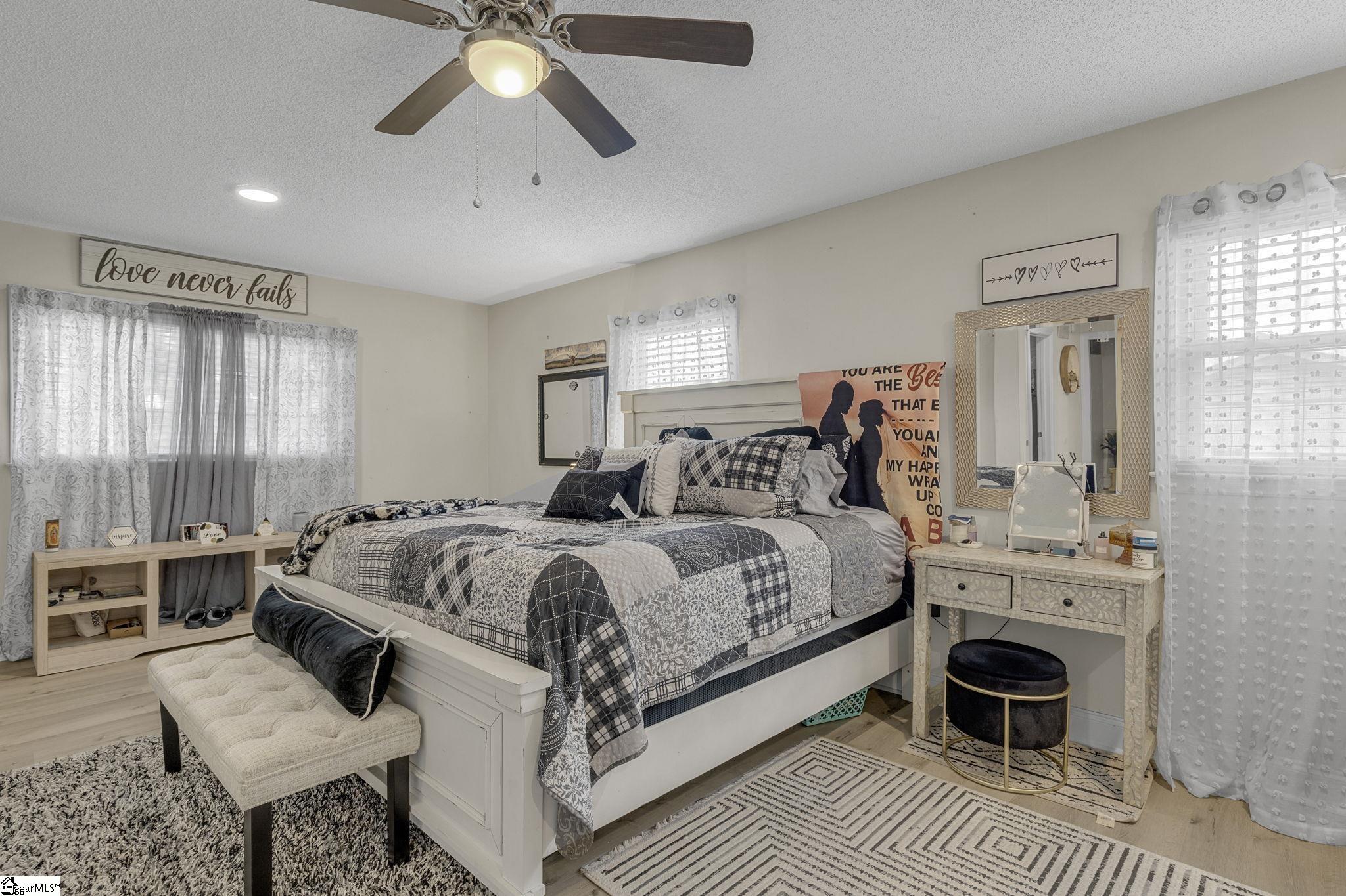 208 Kenneth Drive Boiling Springs, SC 29316
