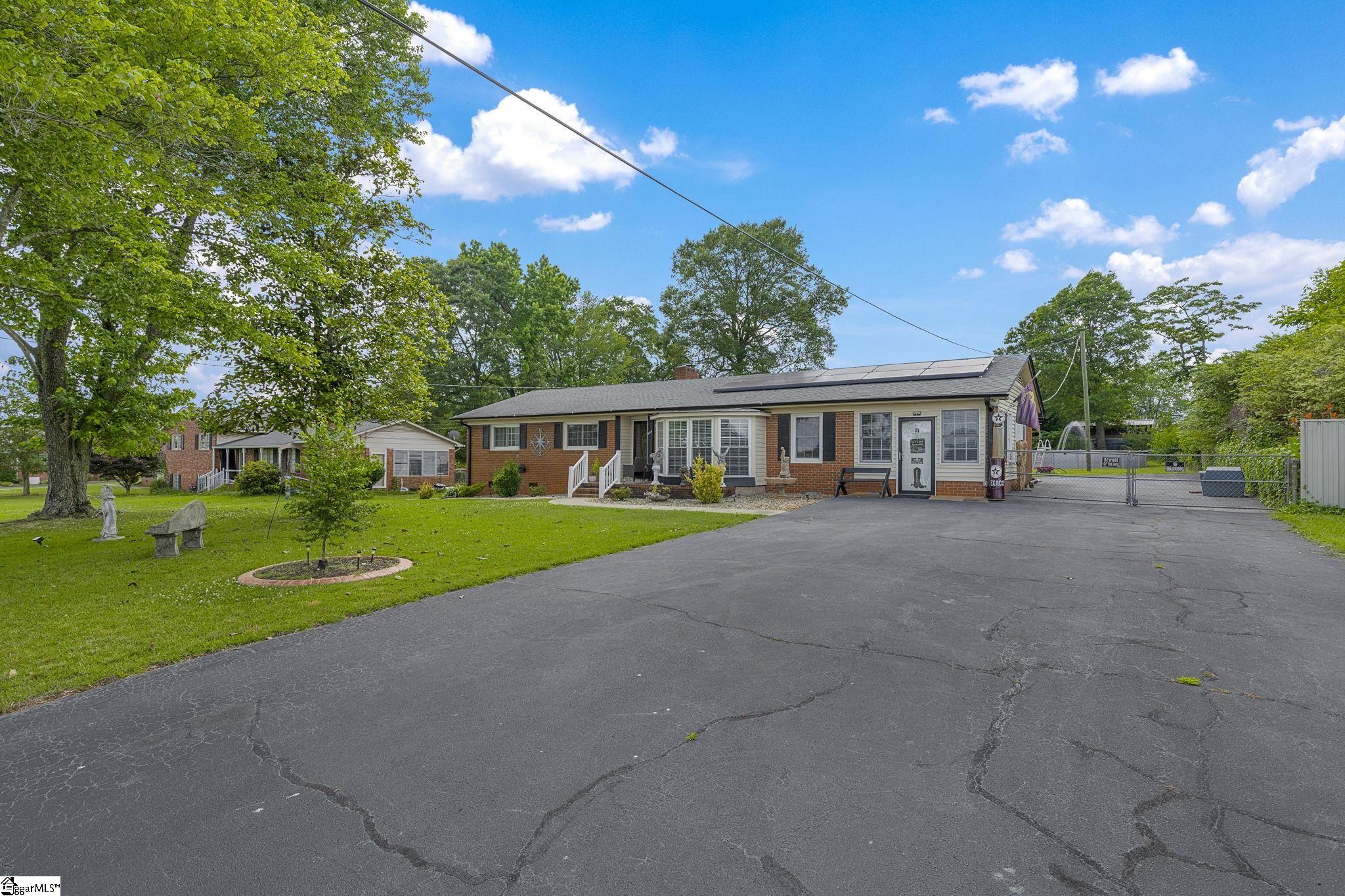 208 Kenneth Drive Boiling Springs, SC 29316