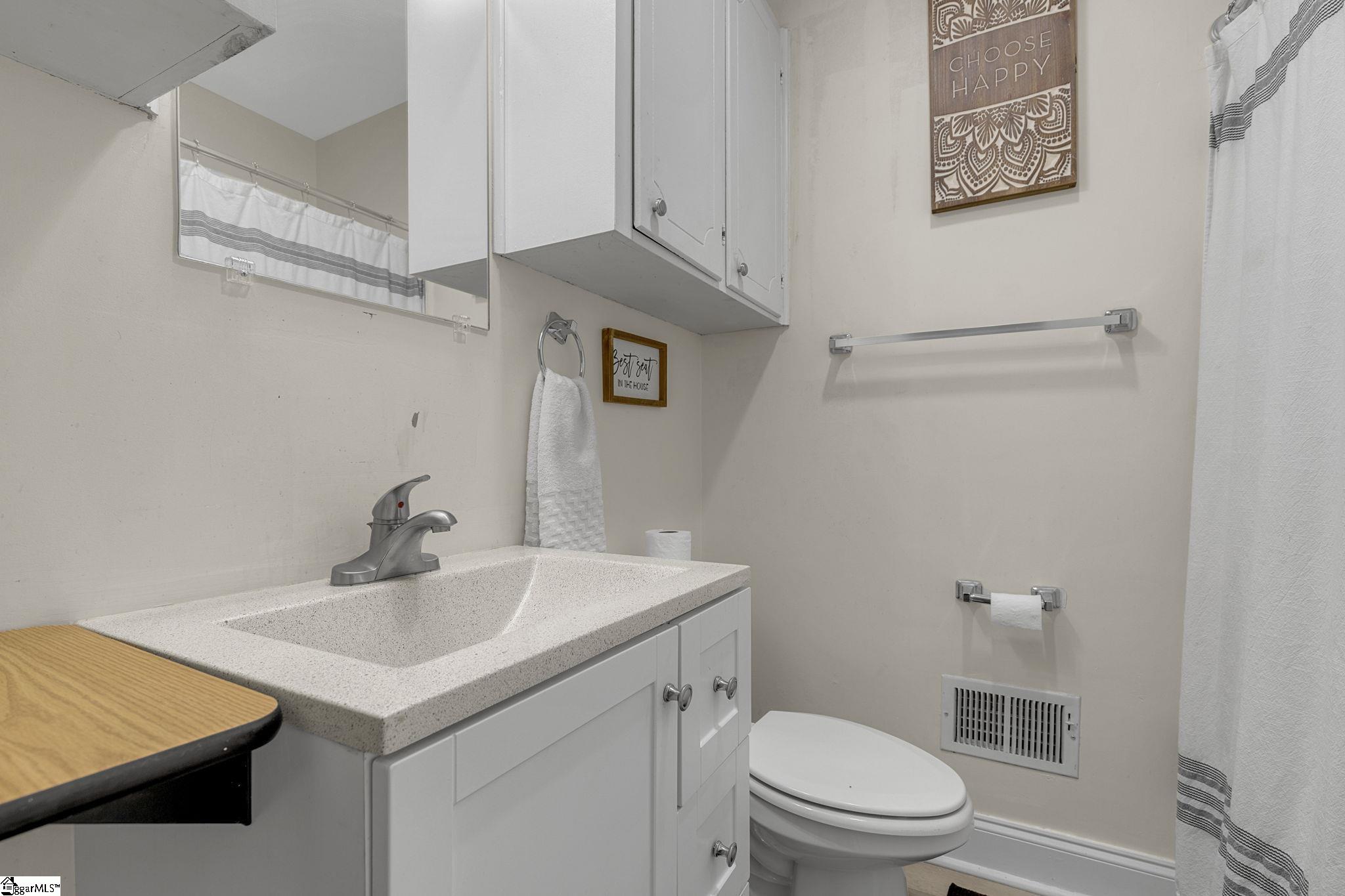 208 Kenneth Drive Boiling Springs, SC 29316