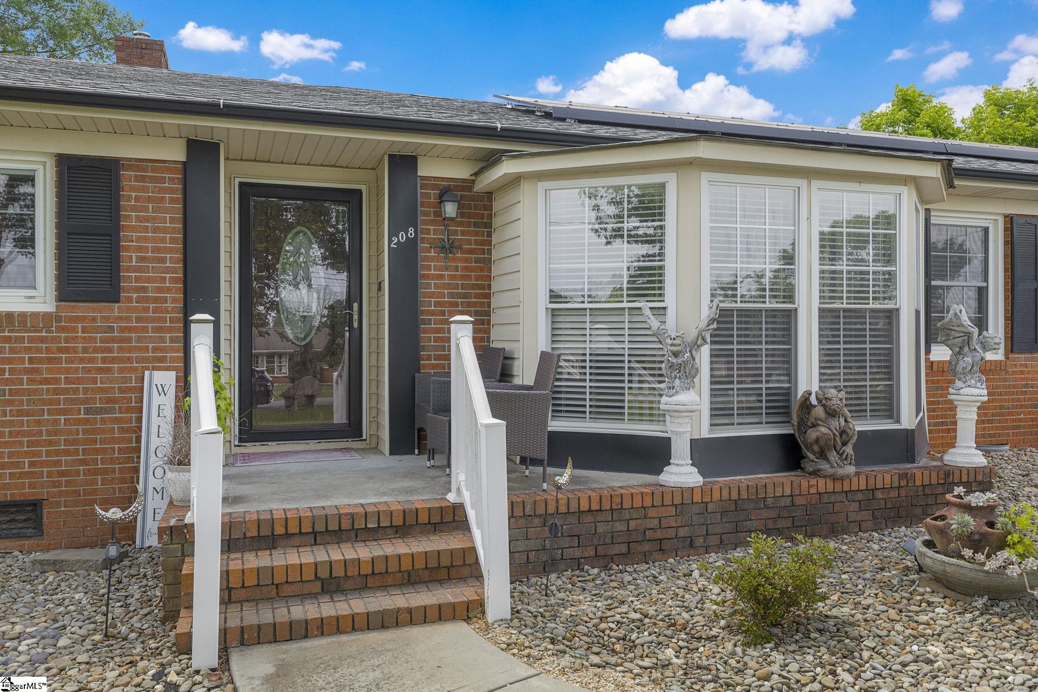 208 Kenneth Drive Boiling Springs, SC 29316