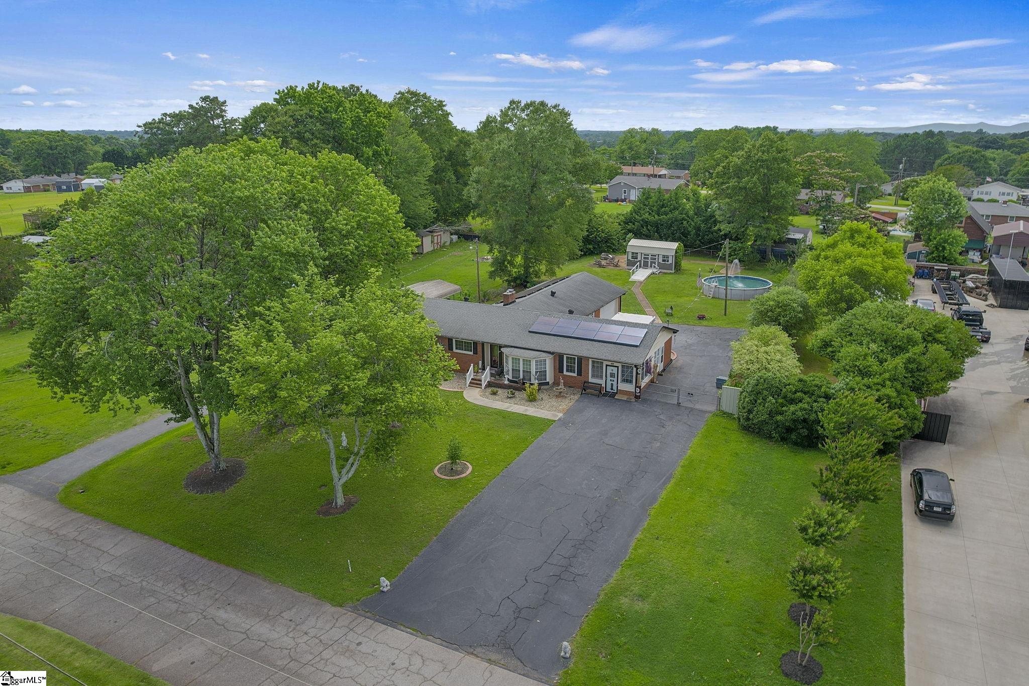 208 Kenneth Drive Boiling Springs, SC 29316