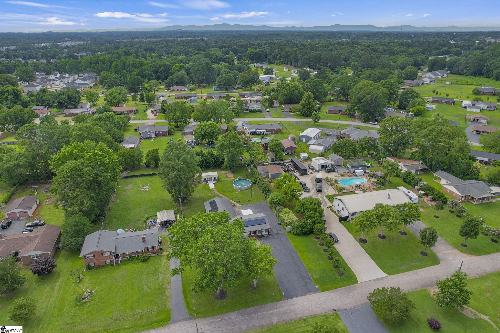 208 Kenneth Drive Boiling Springs, SC 29316