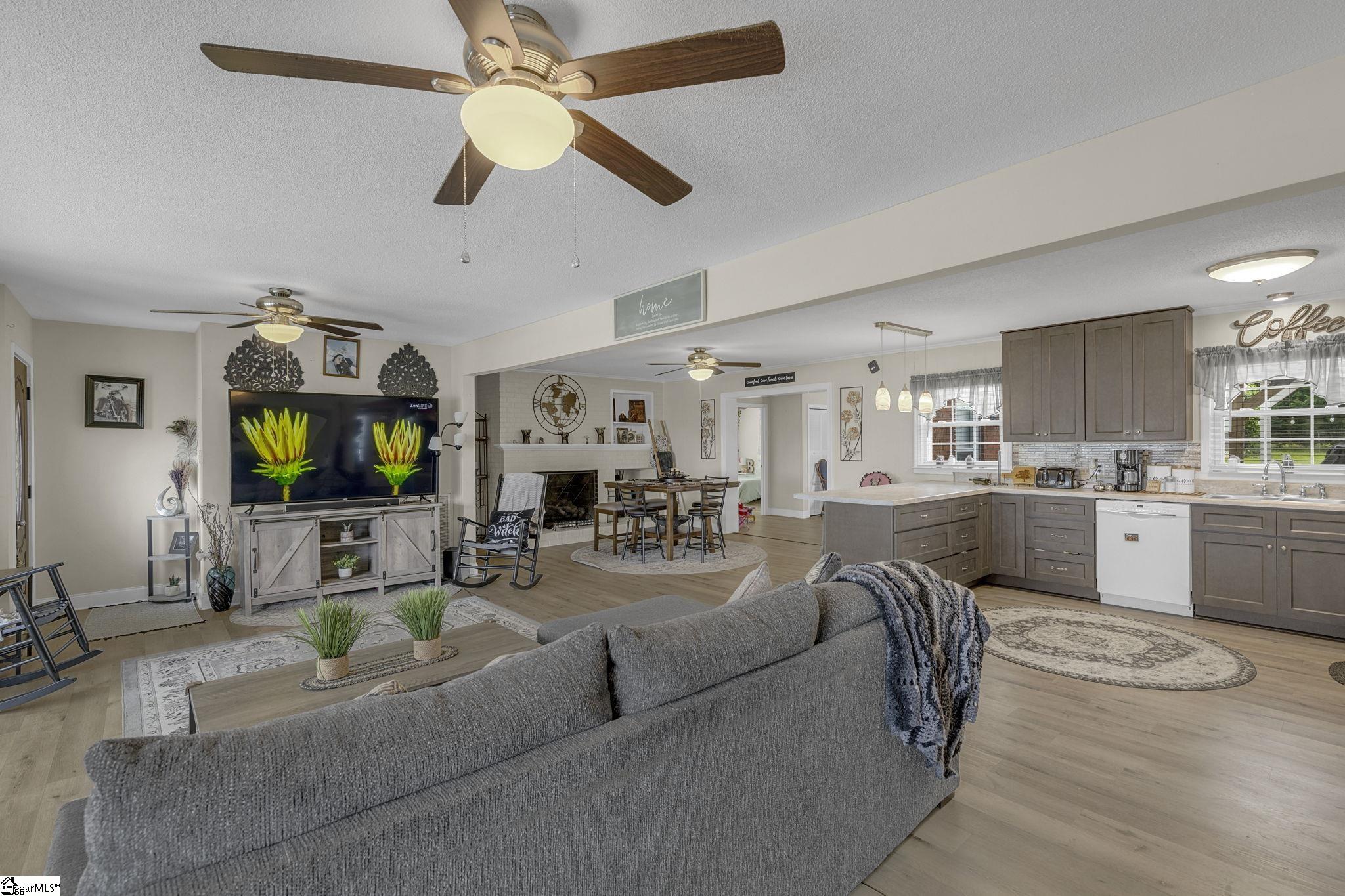 208 Kenneth Drive Boiling Springs, SC 29316