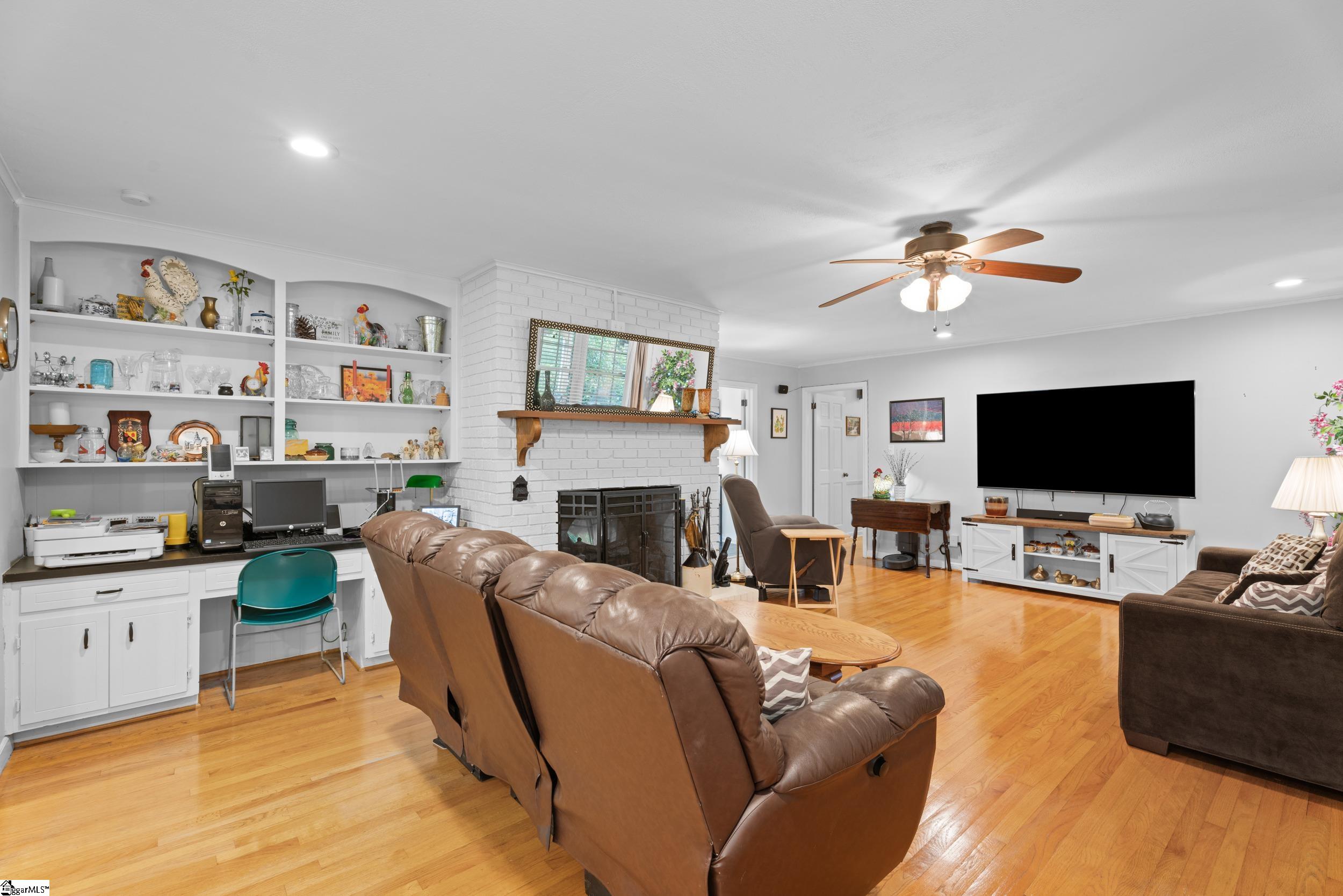 302 Peach Valley Drive Spartanburg, SC 29303