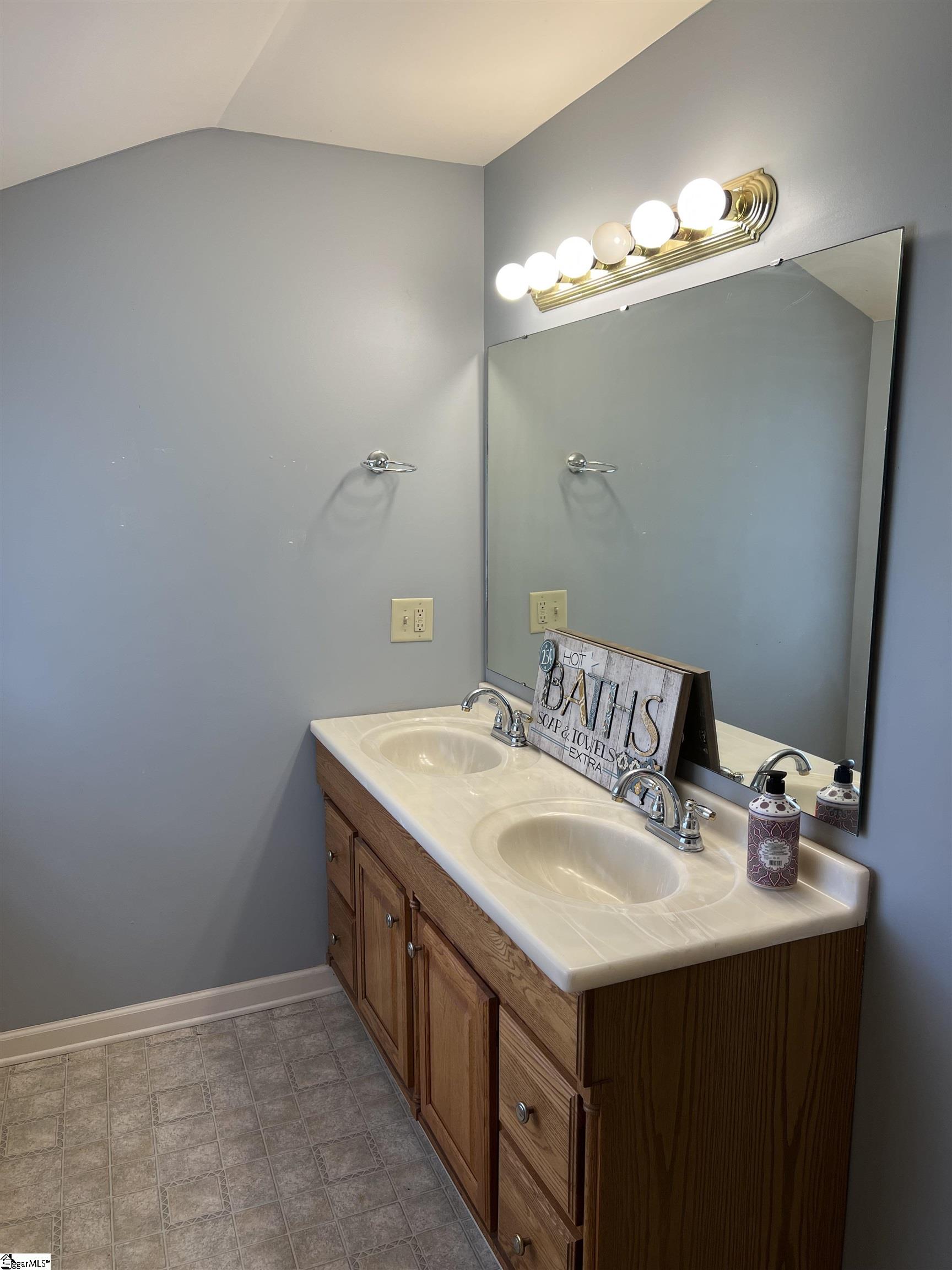 112 Garrison Street Easley, SC 29640