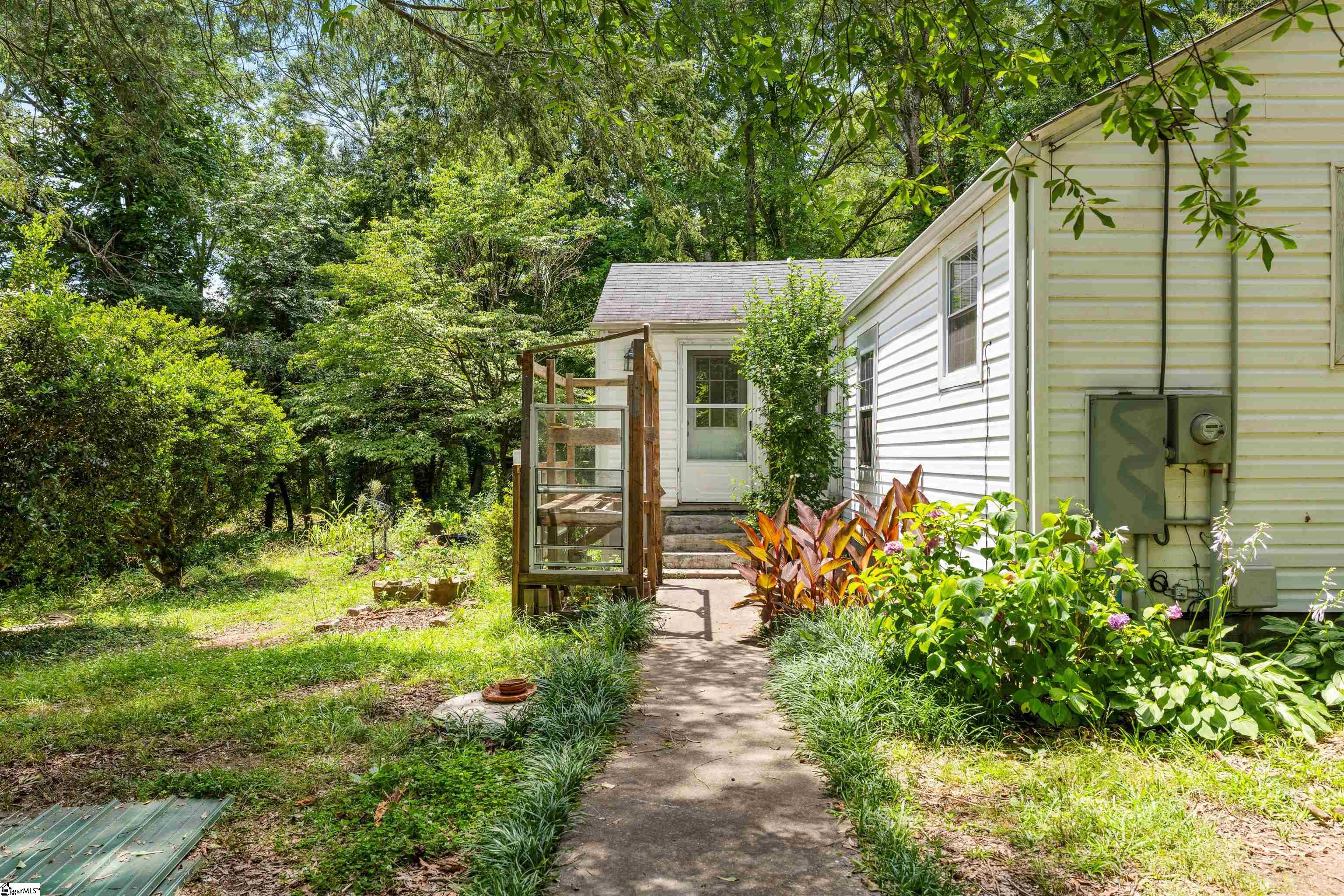 262 Rutledge Lake Road Greenville, SC 29617