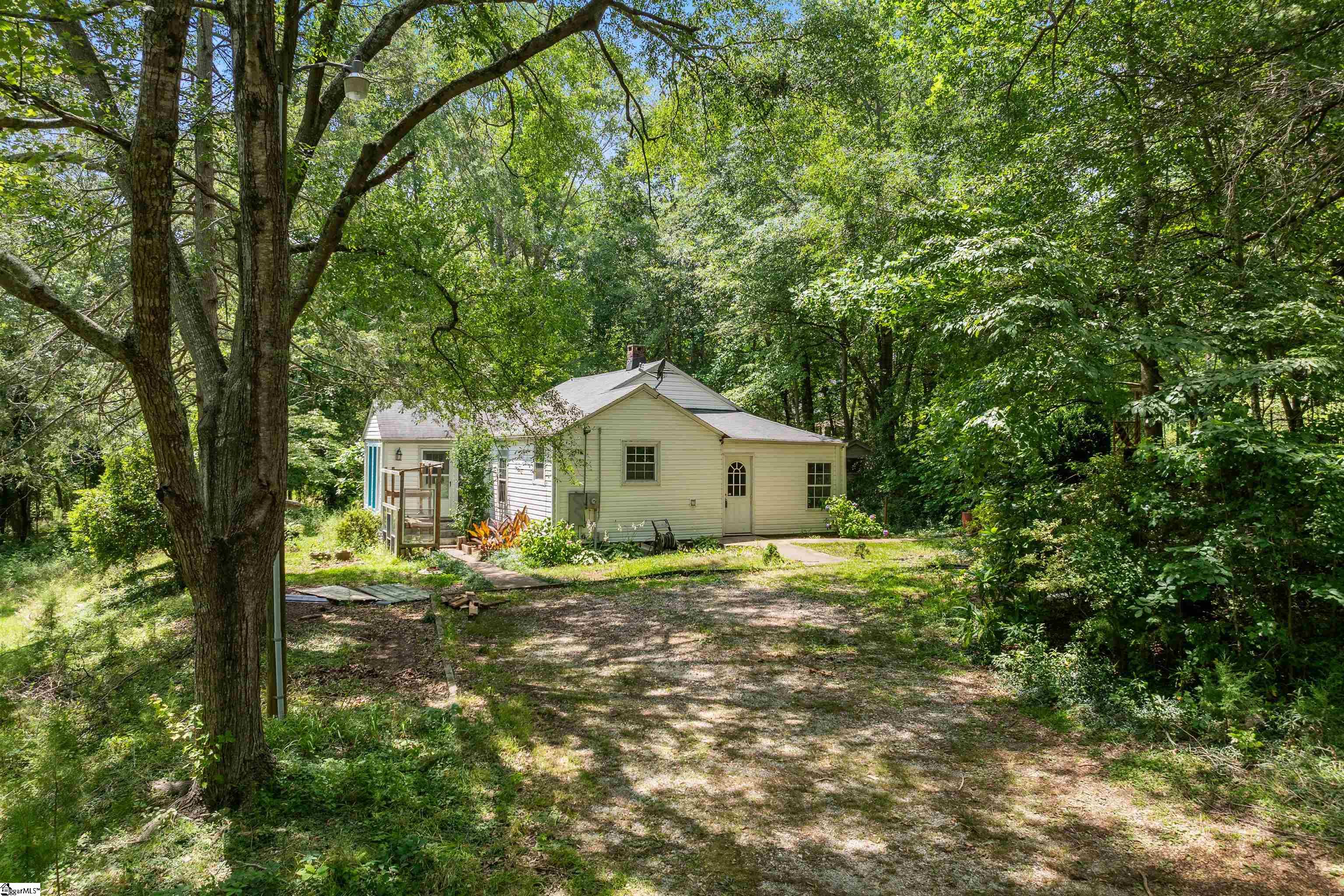 262 Rutledge Lake Road Greenville, SC 29617
