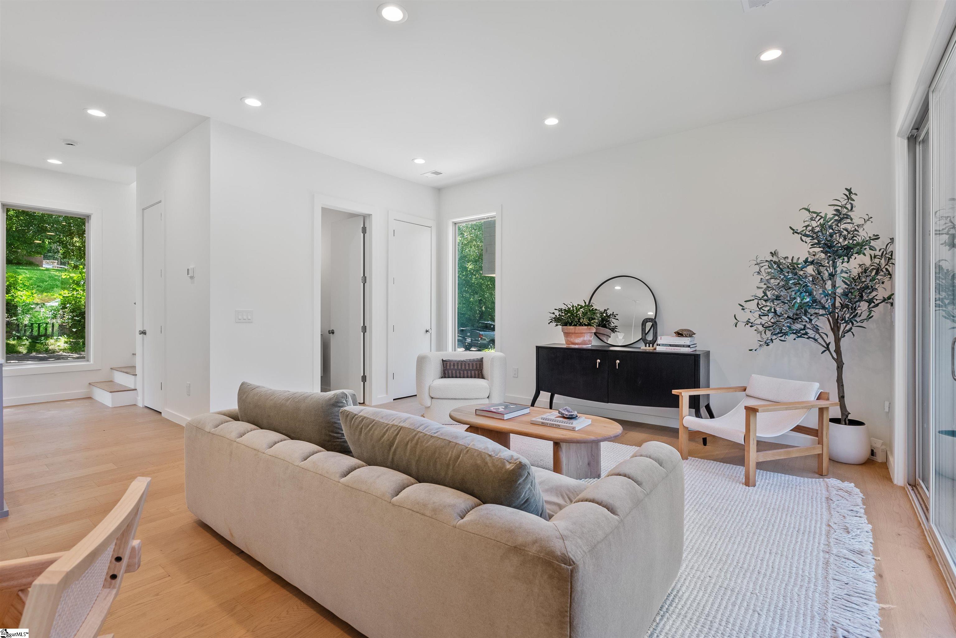 9 Mount Zion Avenue Greenville, SC 29607