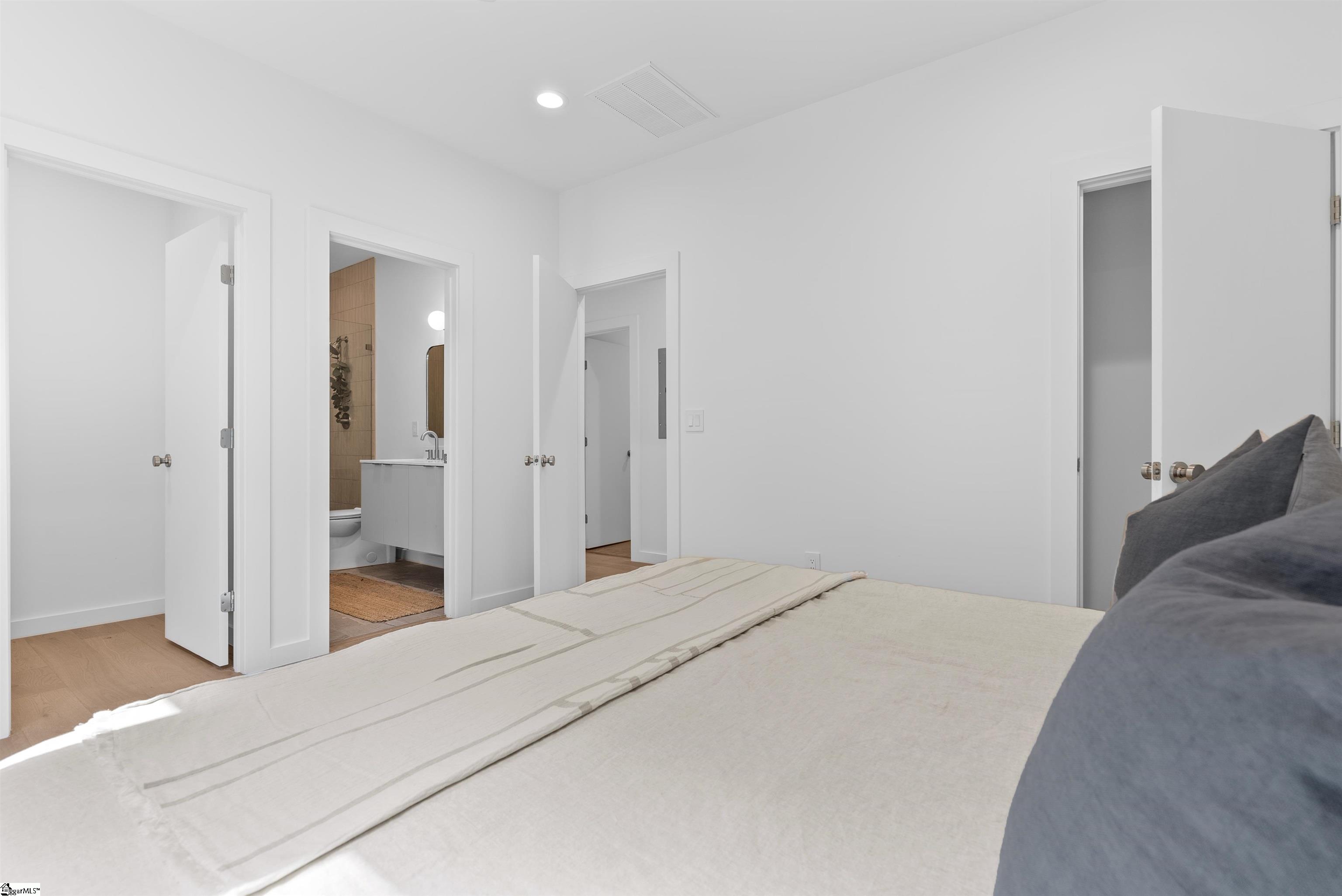 9 Mount Zion Avenue Greenville, SC 29607