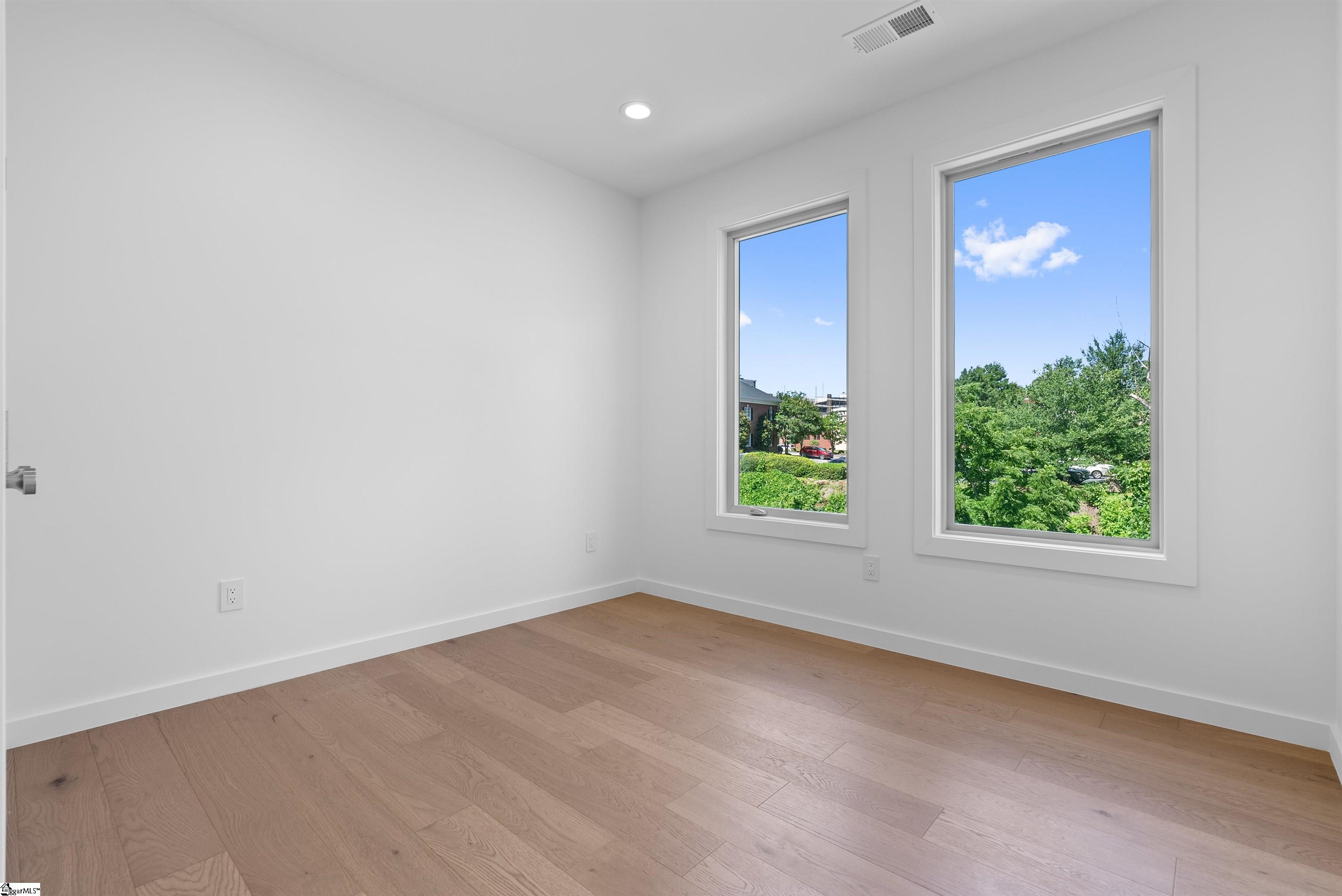 9 Mount Zion Avenue Greenville, SC 29607