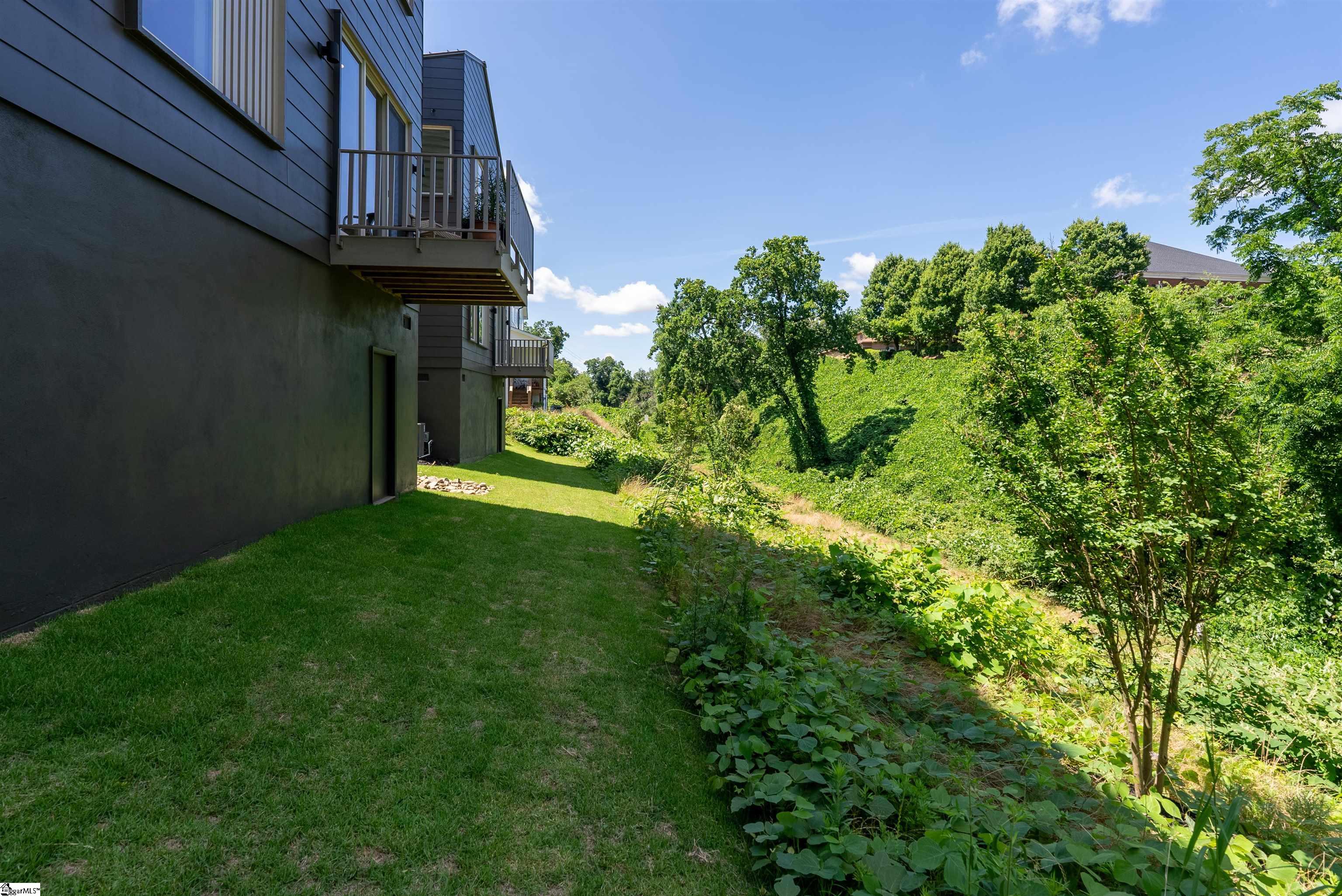 9 Mount Zion Avenue Greenville, SC 29607