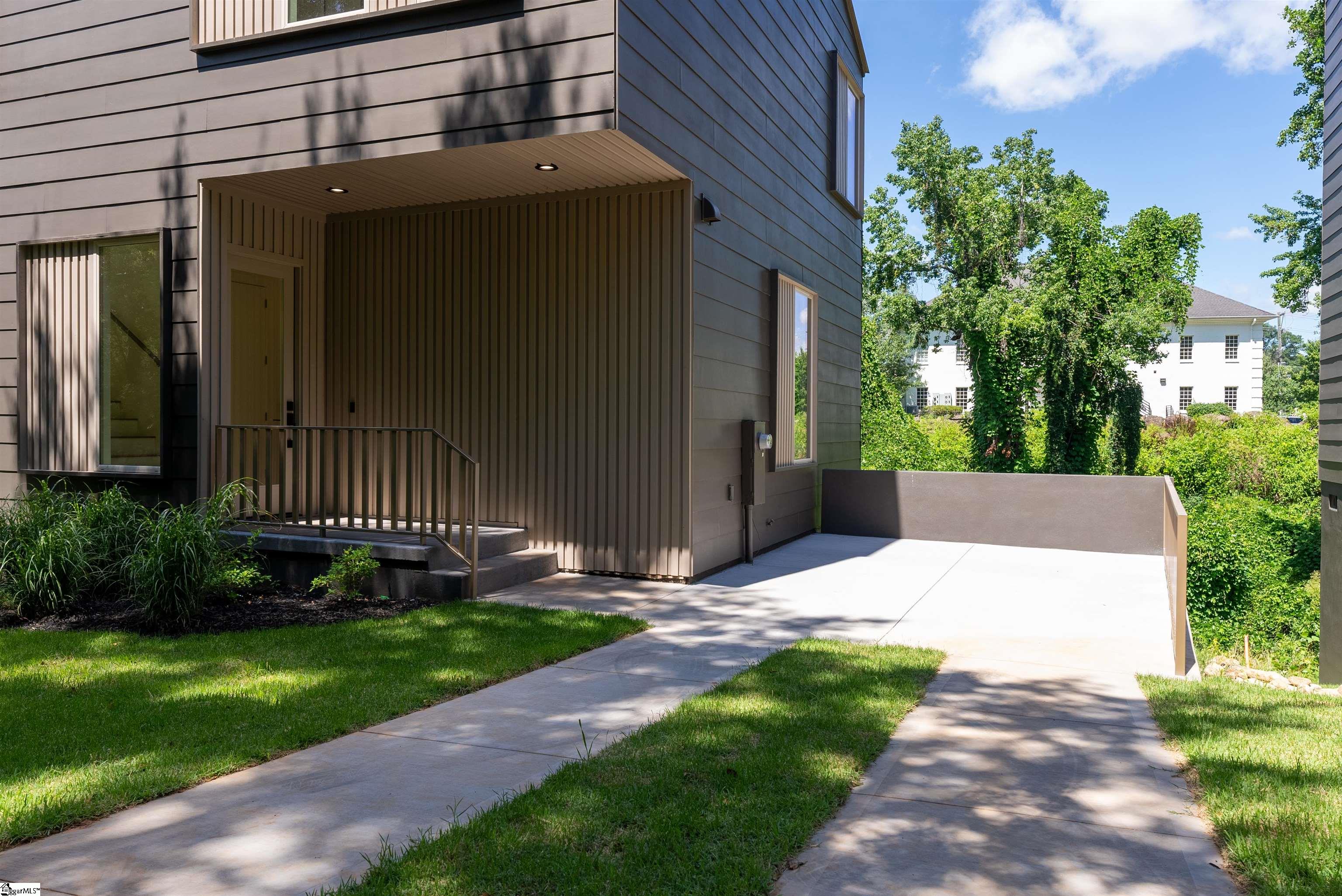 9 Mount Zion Avenue Greenville, SC 29607