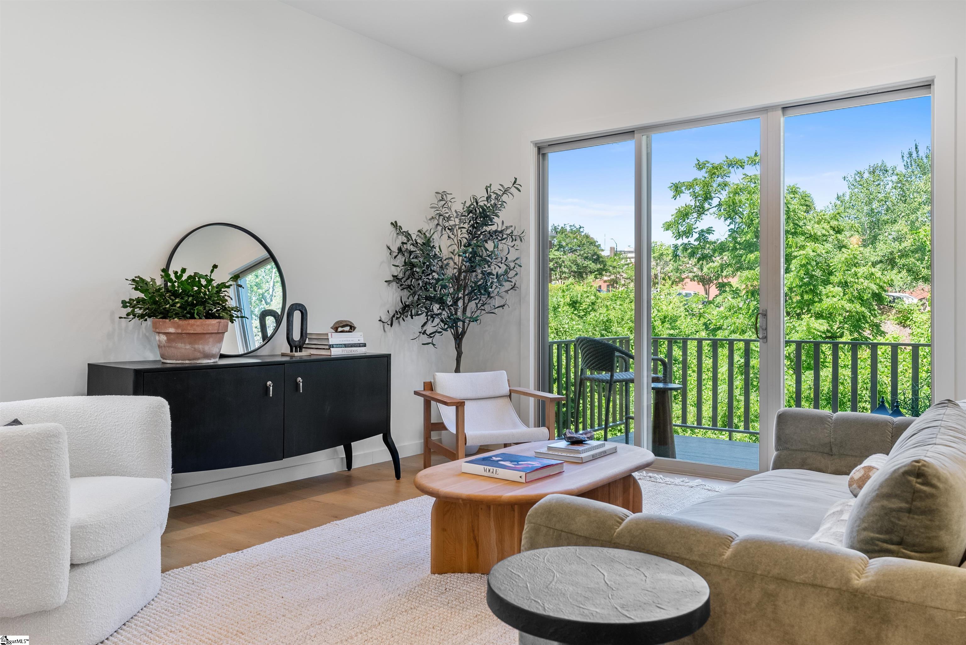 9 Mount Zion Avenue Greenville, SC 29607
