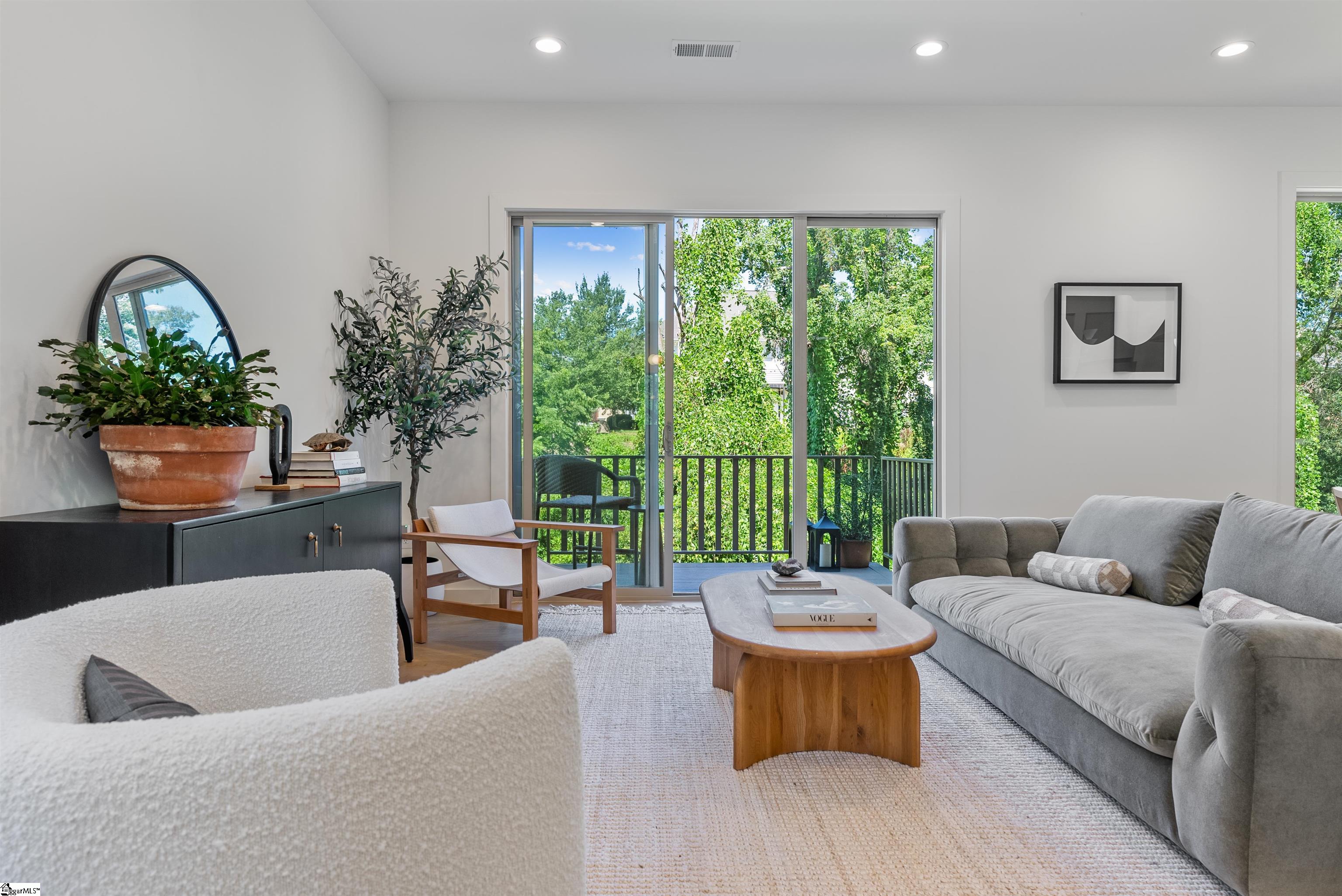 9 Mount Zion Avenue Greenville, SC 29607