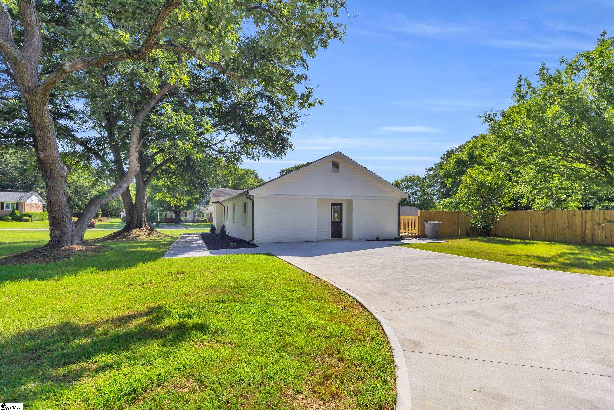 2 Melbourne Lane Greenville, SC 29615