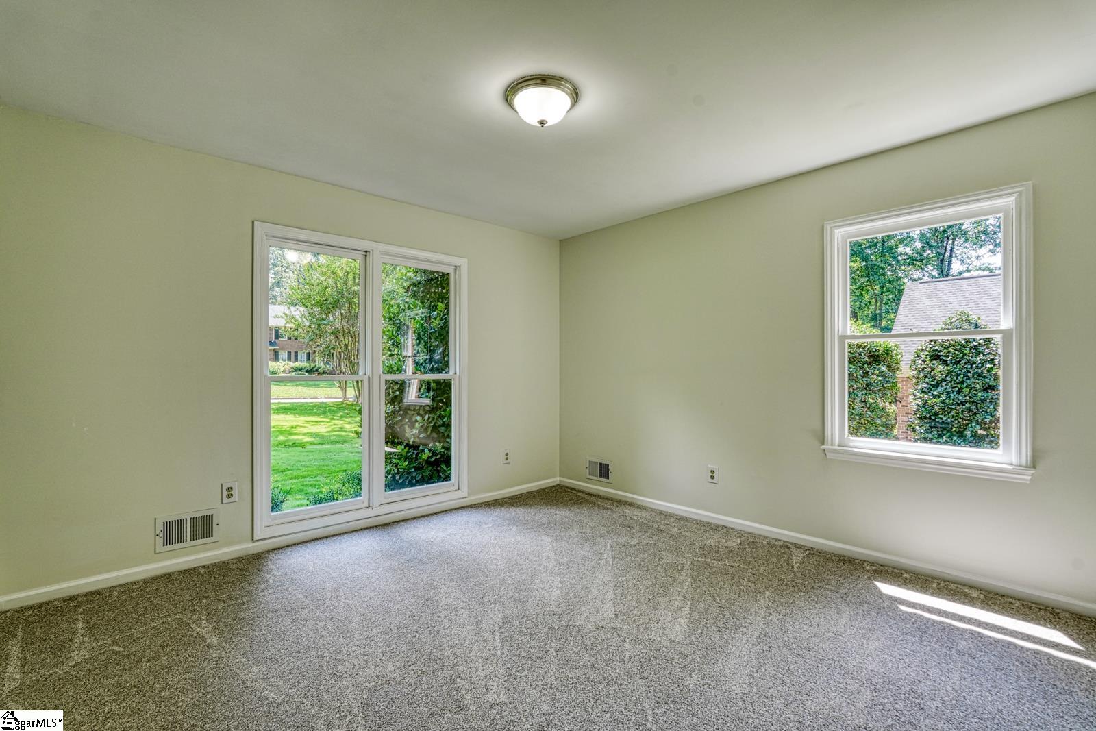 148 Woodridge Drive Spartanburg, SC 29301