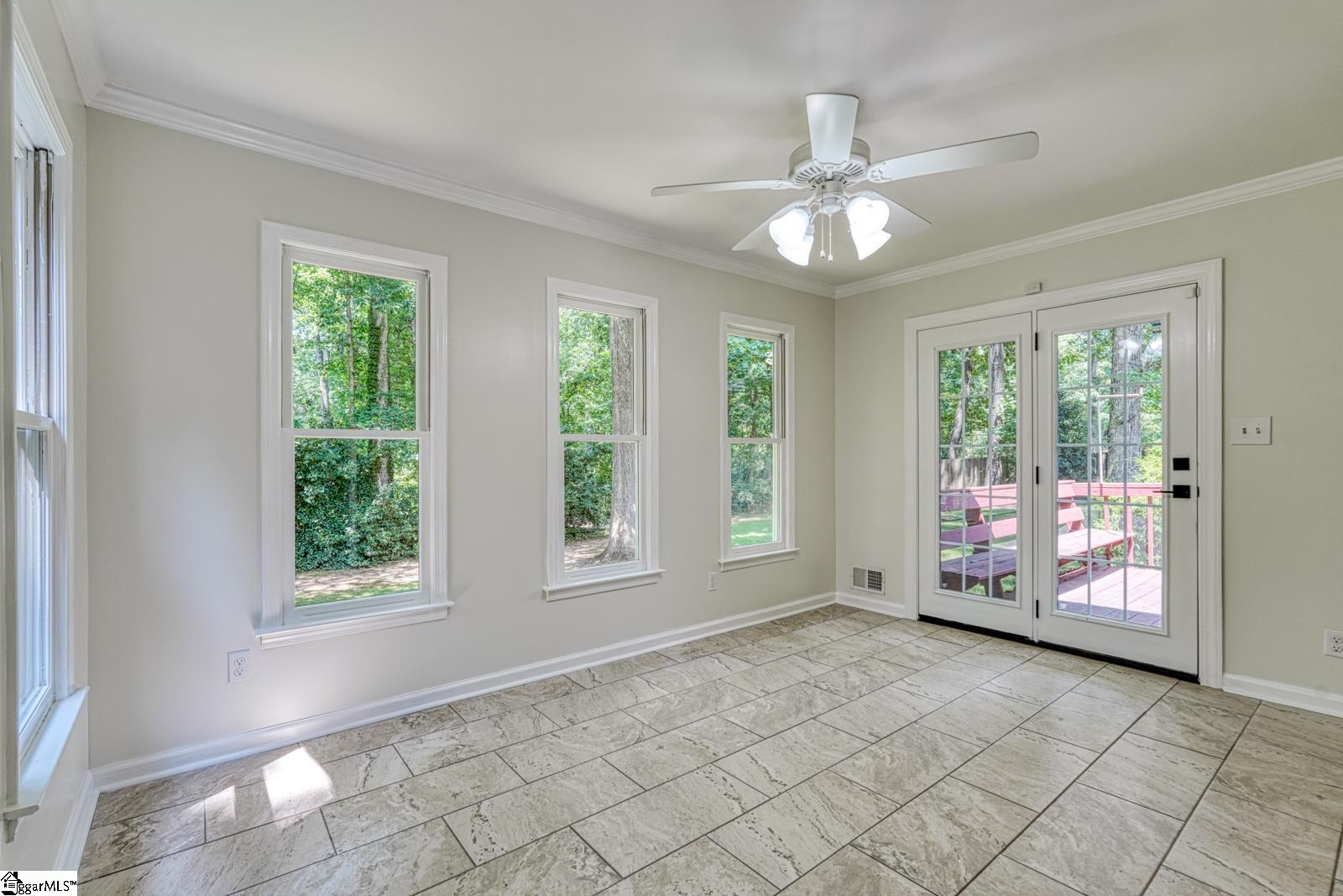 148 Woodridge Drive Spartanburg, SC 29301