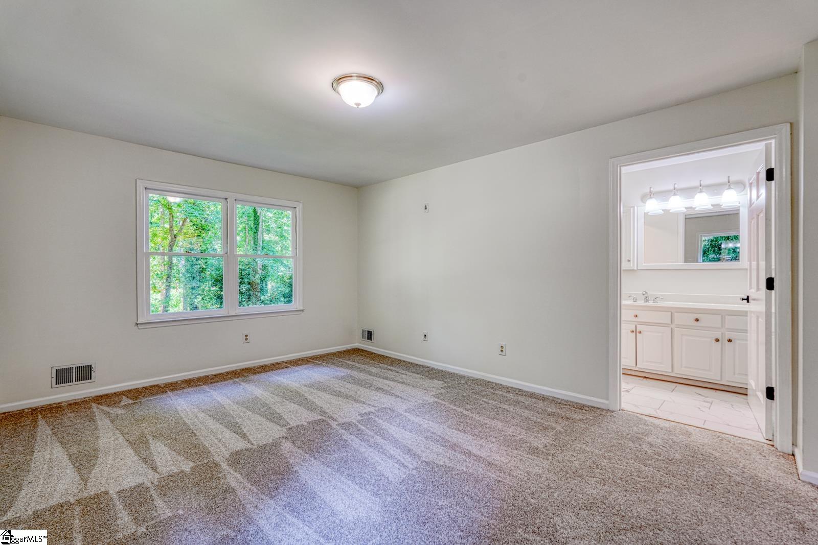 148 Woodridge Drive Spartanburg, SC 29301