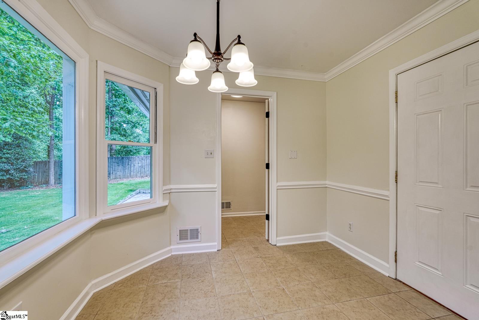 148 Woodridge Drive Spartanburg, SC 29301