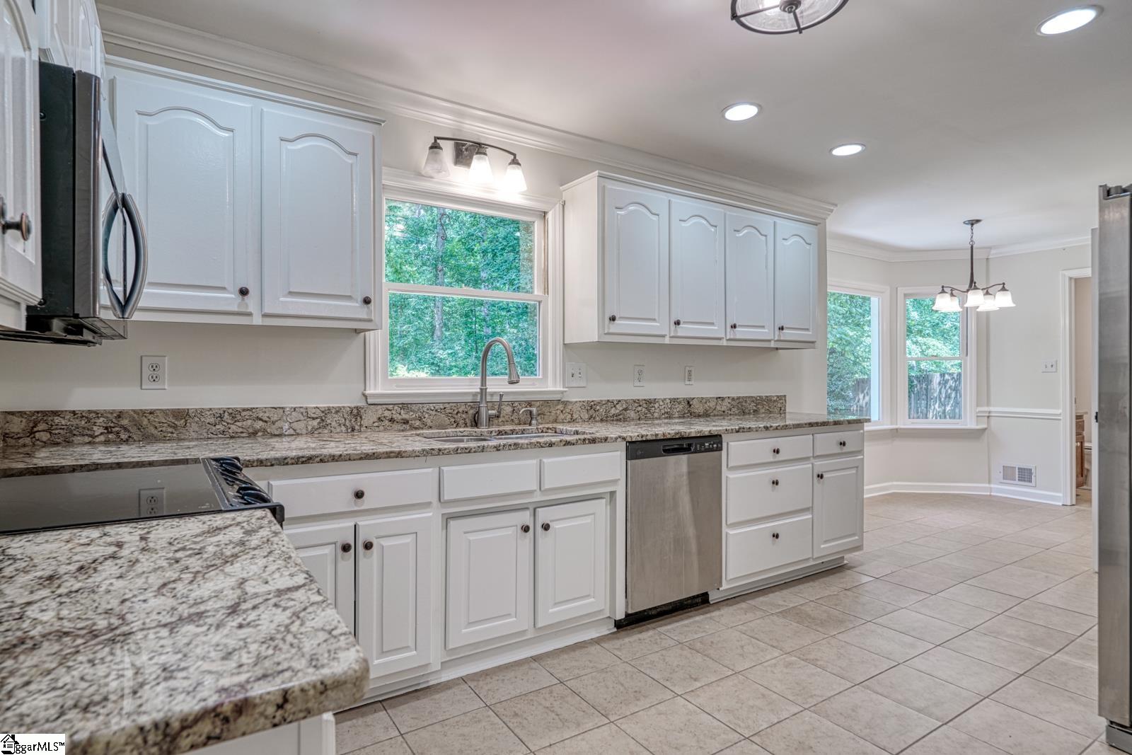 148 Woodridge Drive Spartanburg, SC 29301