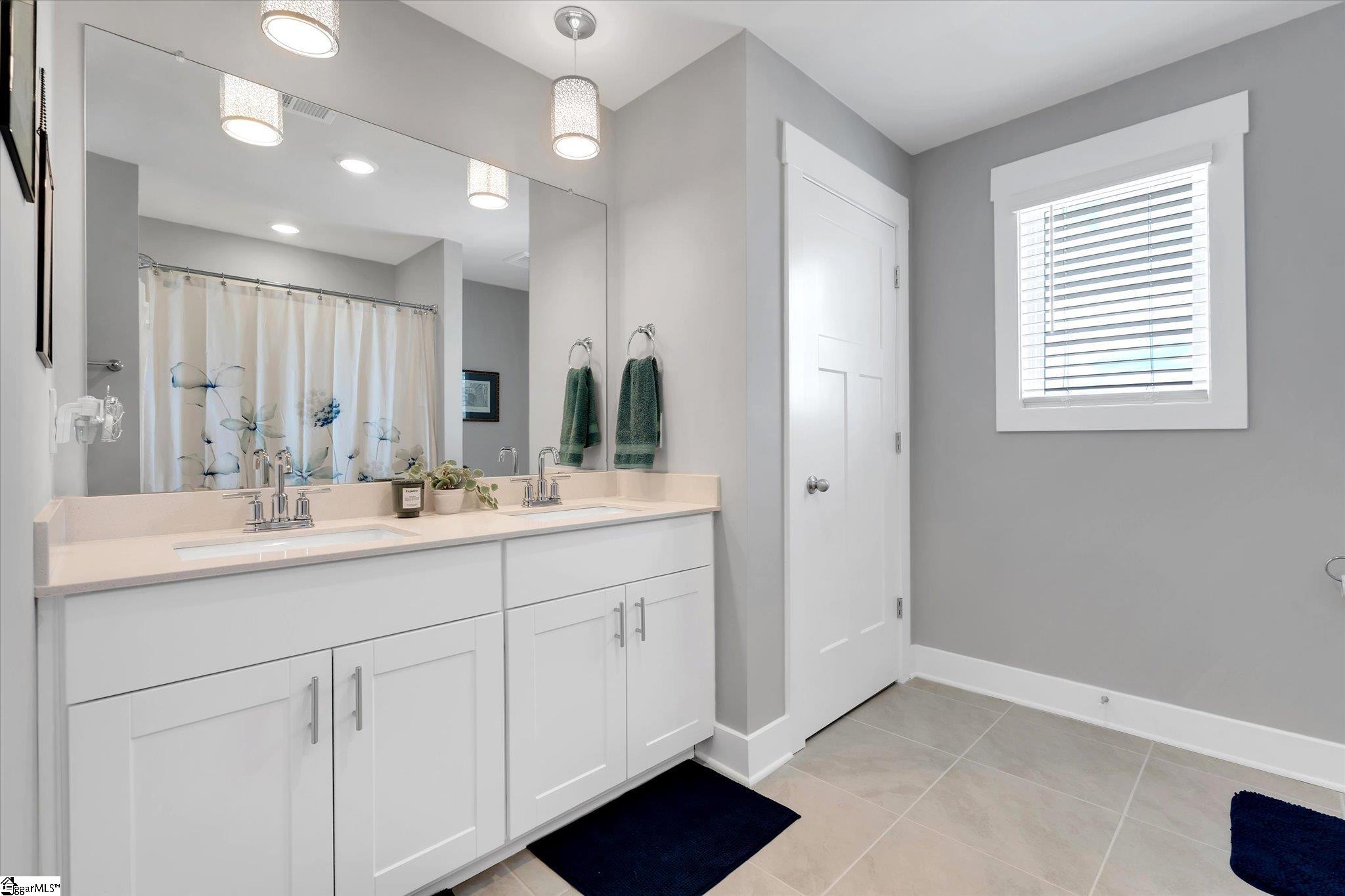 6 Roderick Lane Greenville, SC 29605