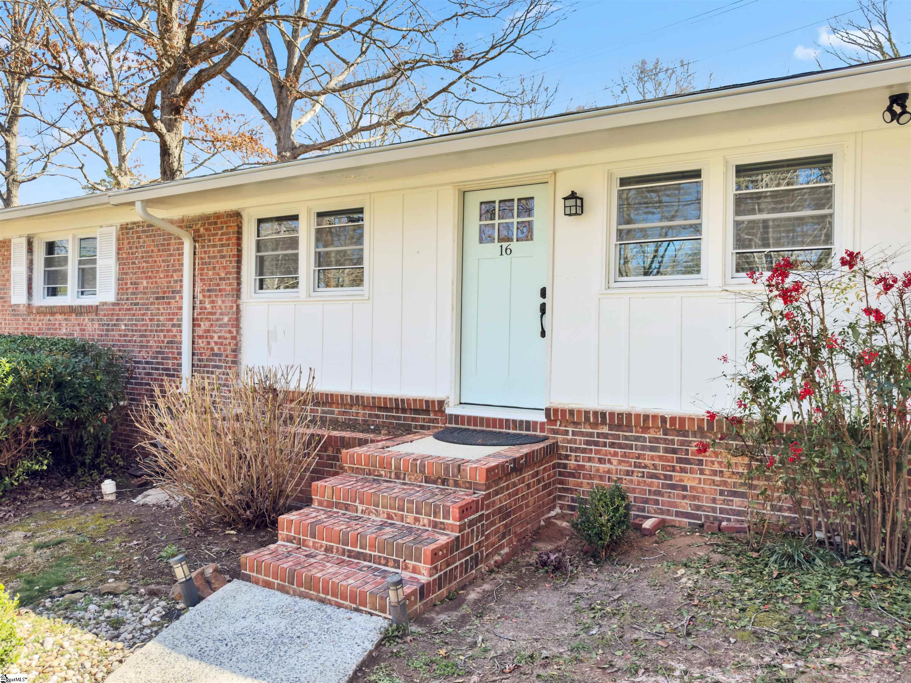 16 Flower Drive Greenville, SC 29605
