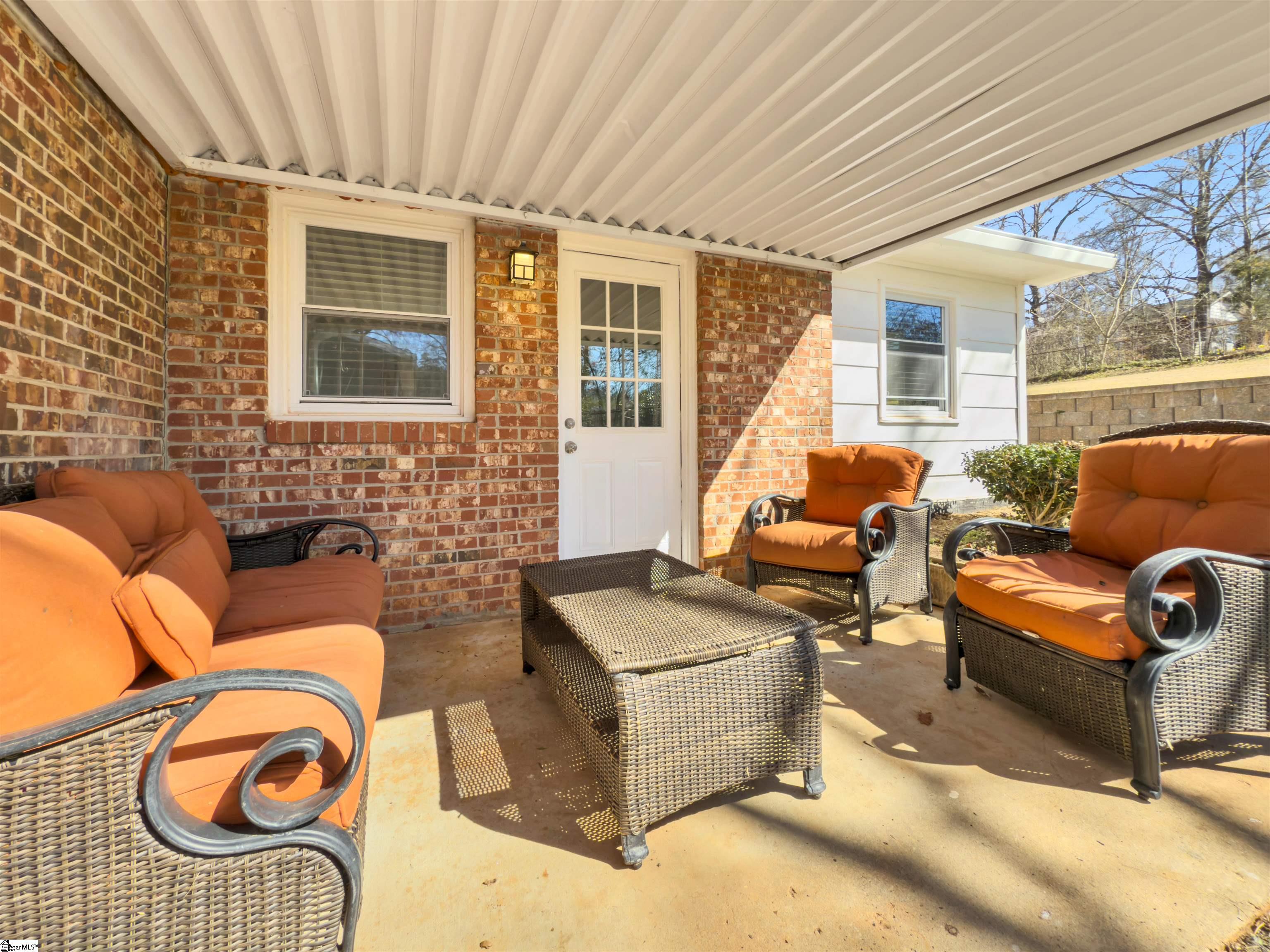 16 Flower Drive Greenville, SC 29605