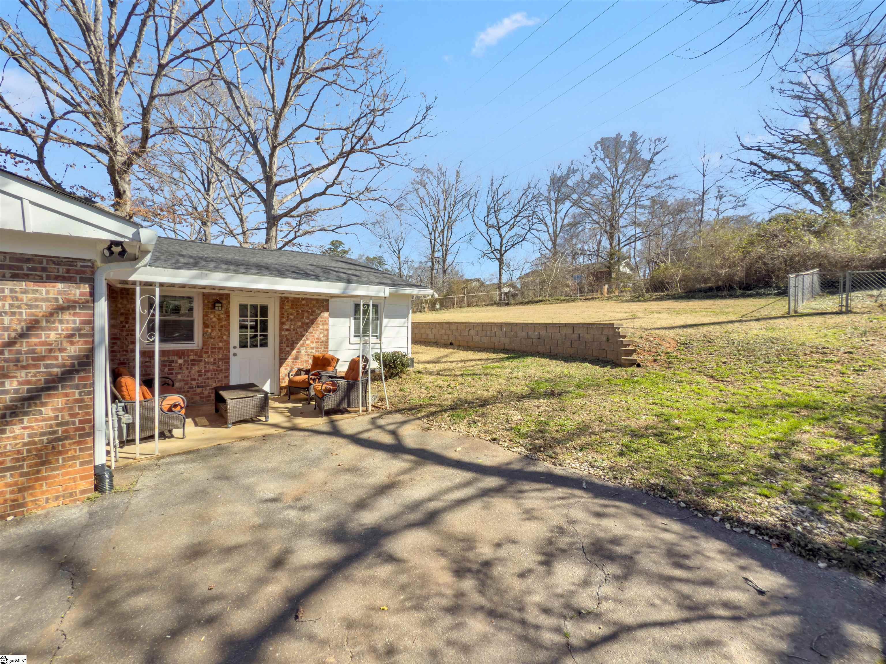 16 Flower Drive Greenville, SC 29605
