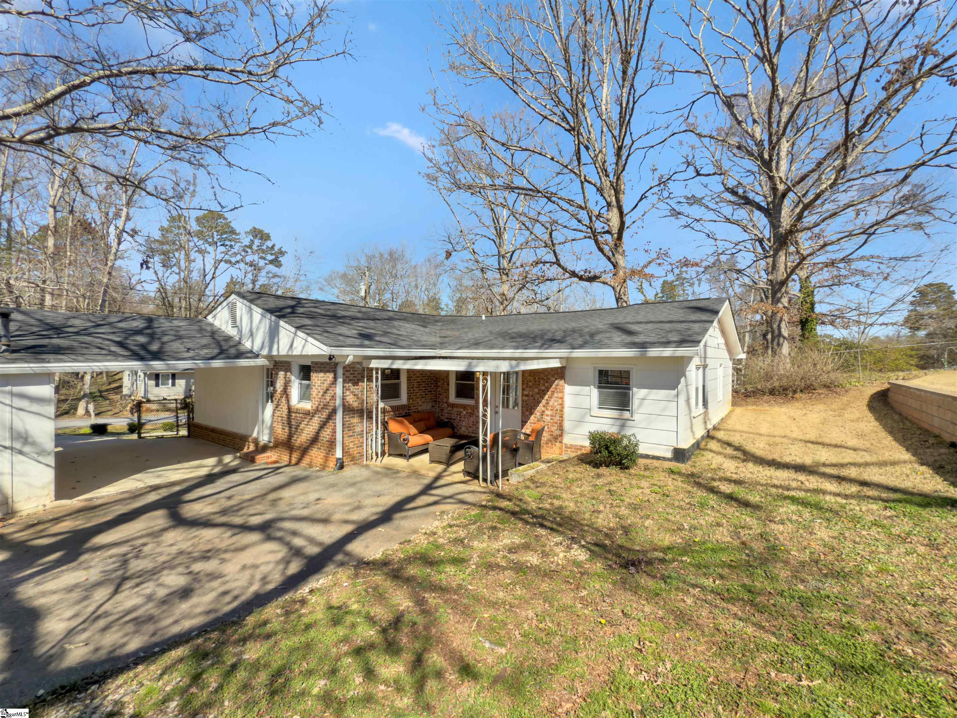 16 Flower Drive Greenville, SC 29605