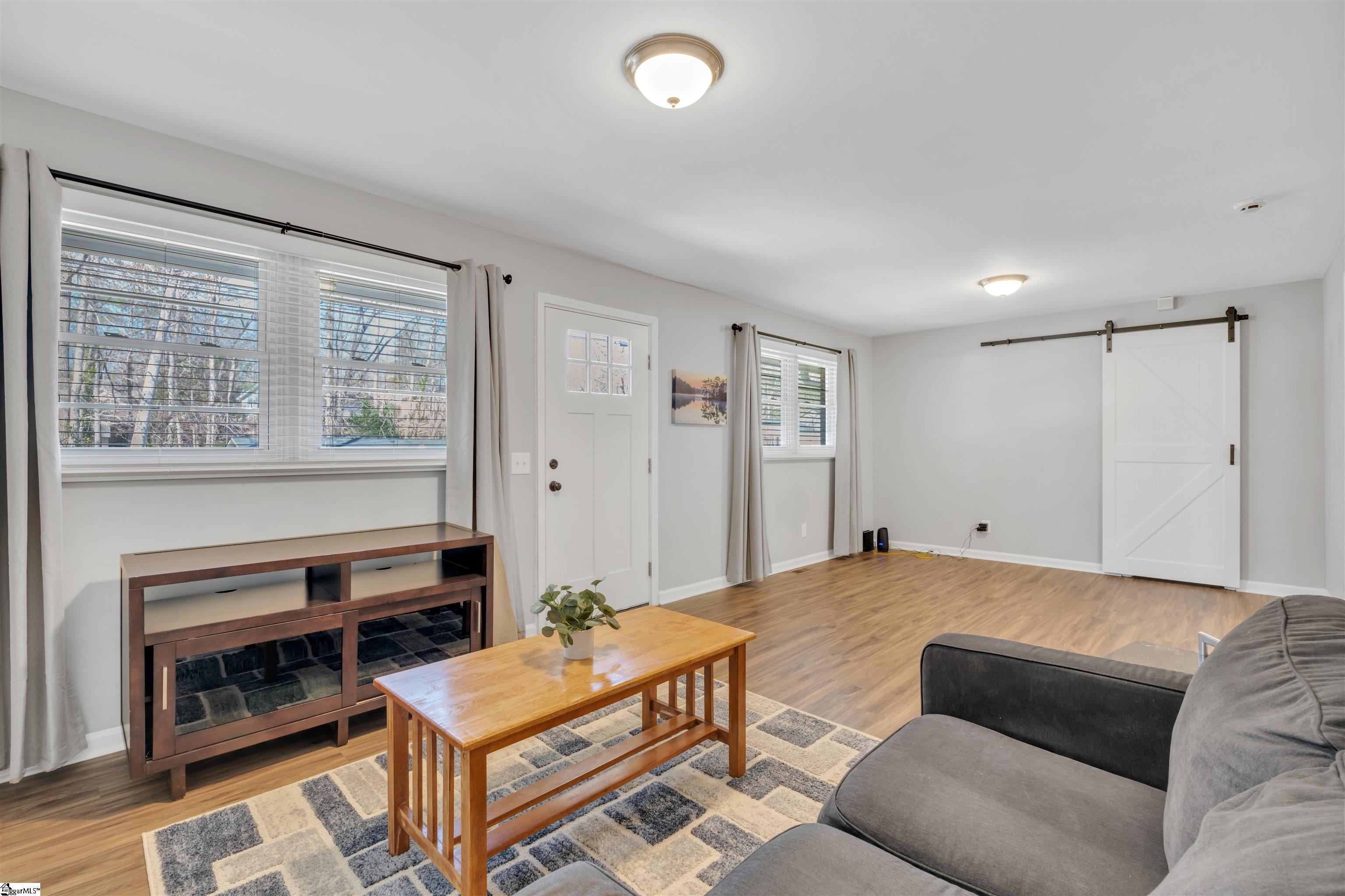 16 Flower Drive Greenville, SC 29605