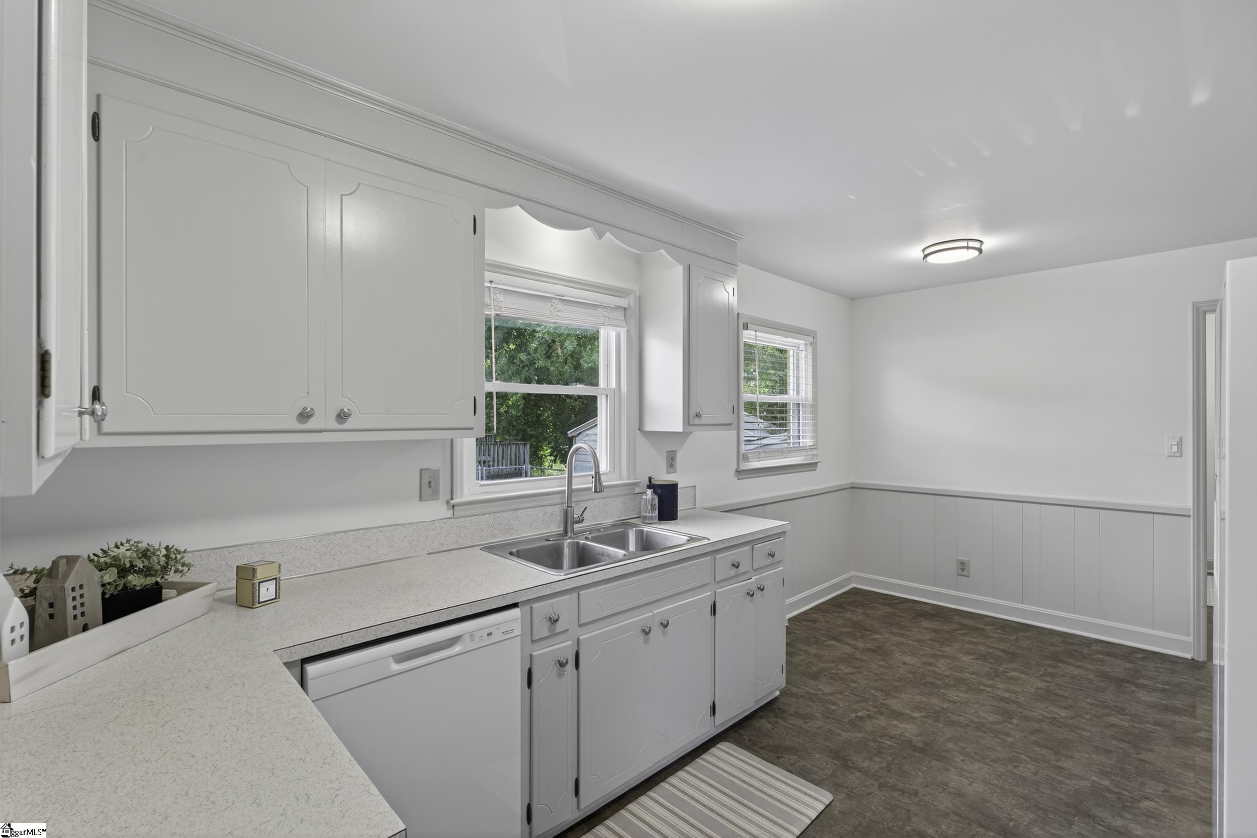 211 Saint Matthews Street Spartanburg, SC 29301