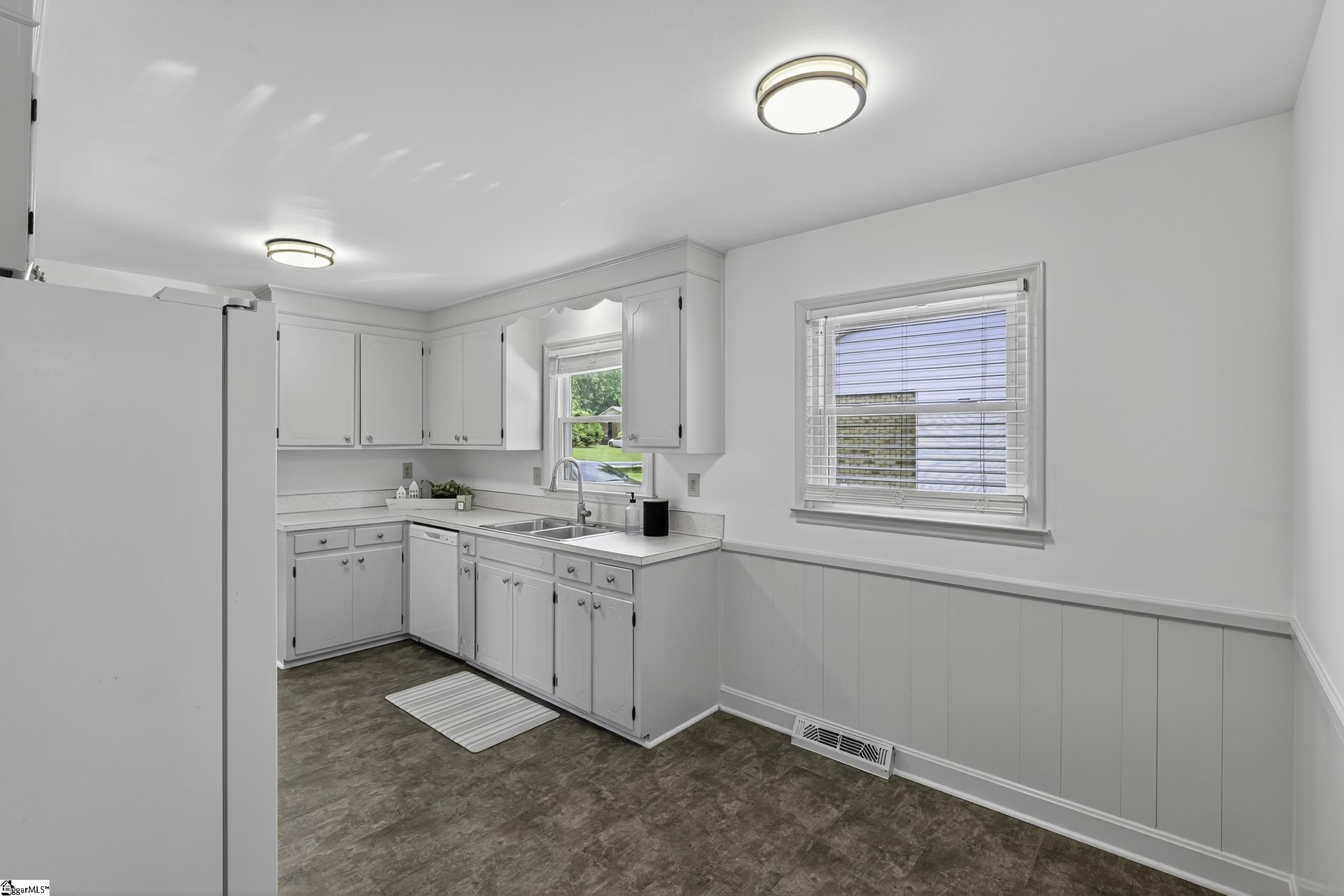 211 Saint Matthews Street Spartanburg, SC 29301