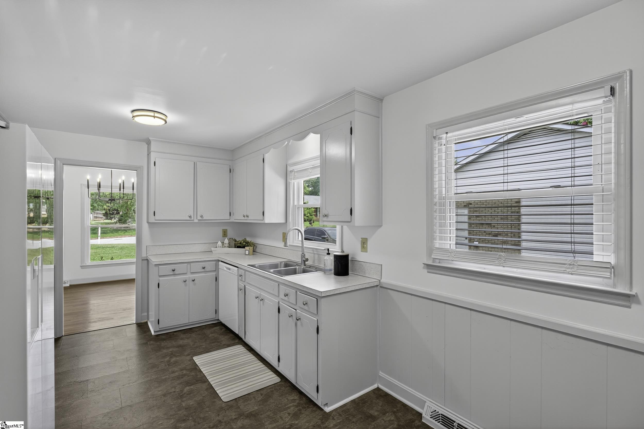 211 Saint Matthews Street Spartanburg, SC 29301