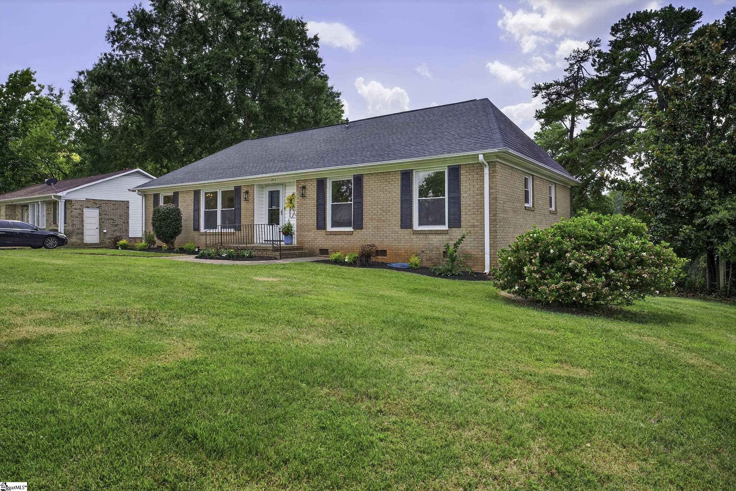 211 Saint Matthews Street Spartanburg, SC 29301