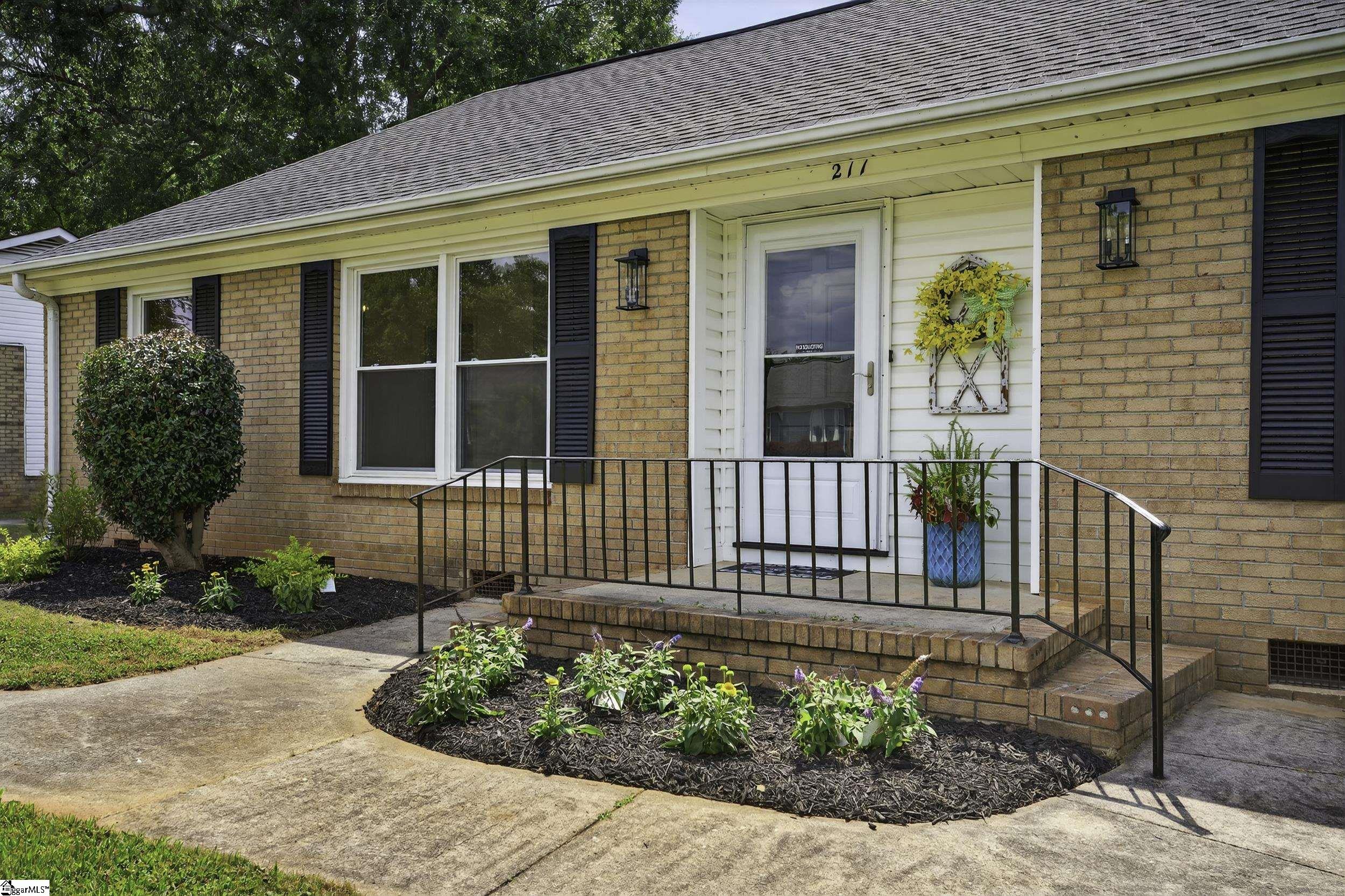 211 Saint Matthews Street Spartanburg, SC 29301