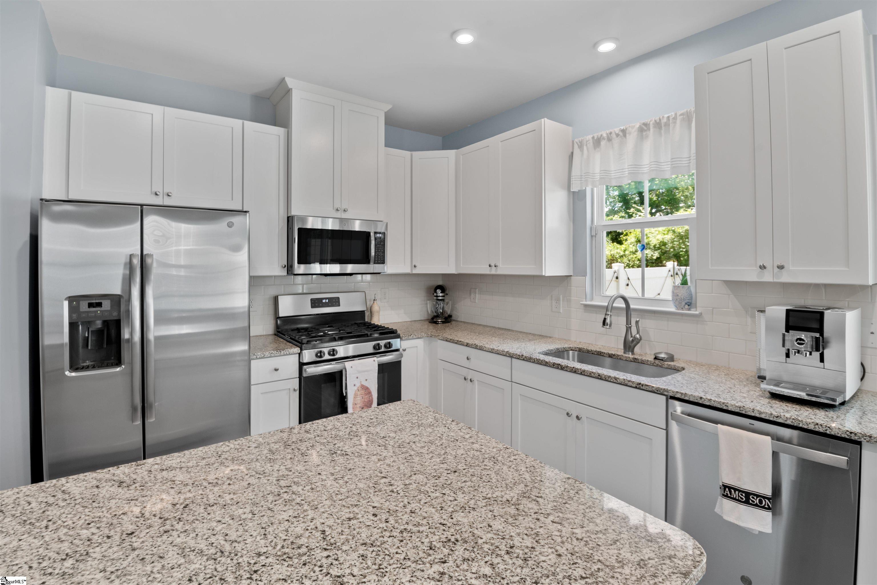 27 Country Dale Drive Greer, SC 29650