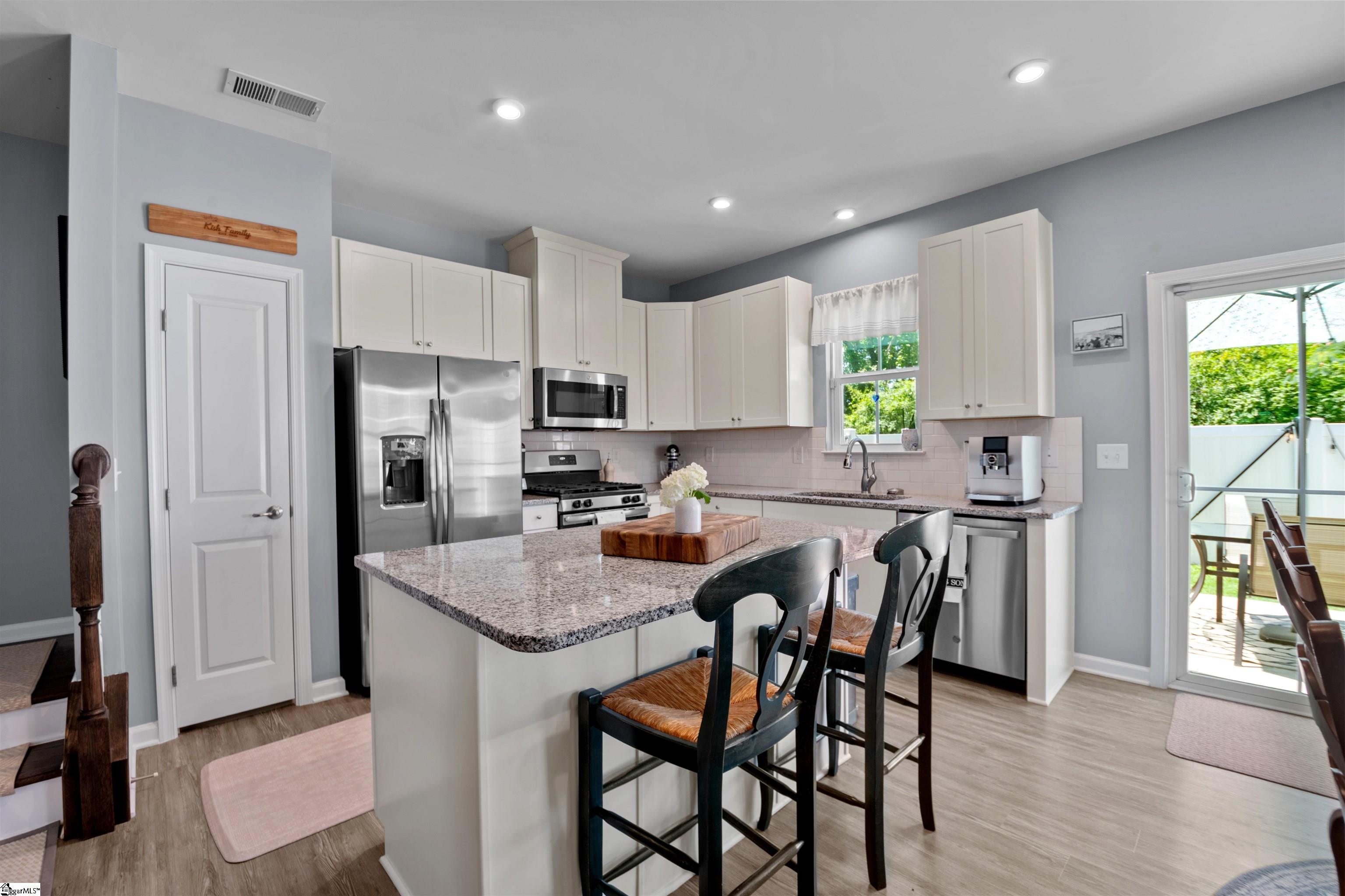 27 Country Dale Drive Greer, SC 29650