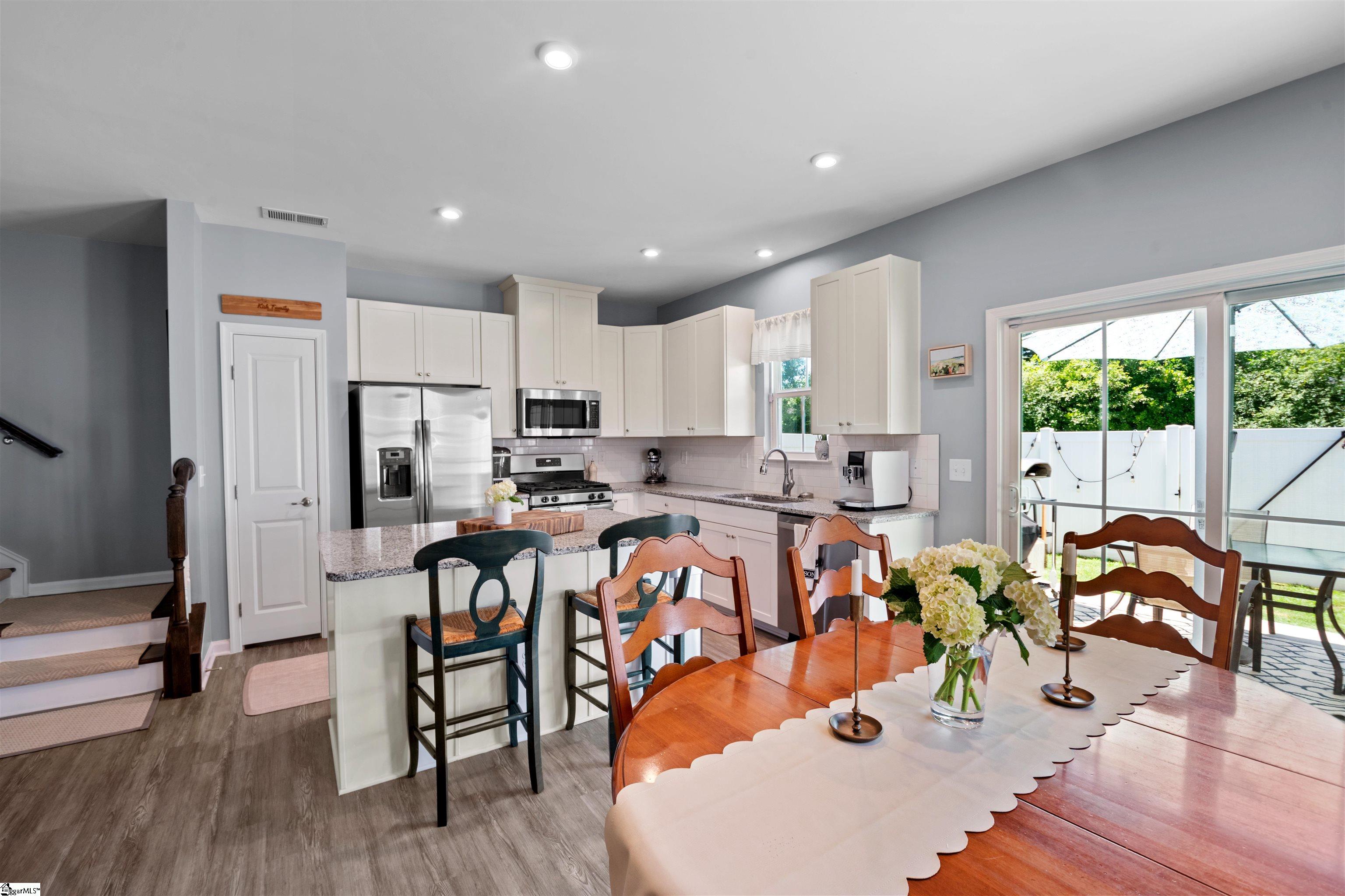 27 Country Dale Drive Greer, SC 29650