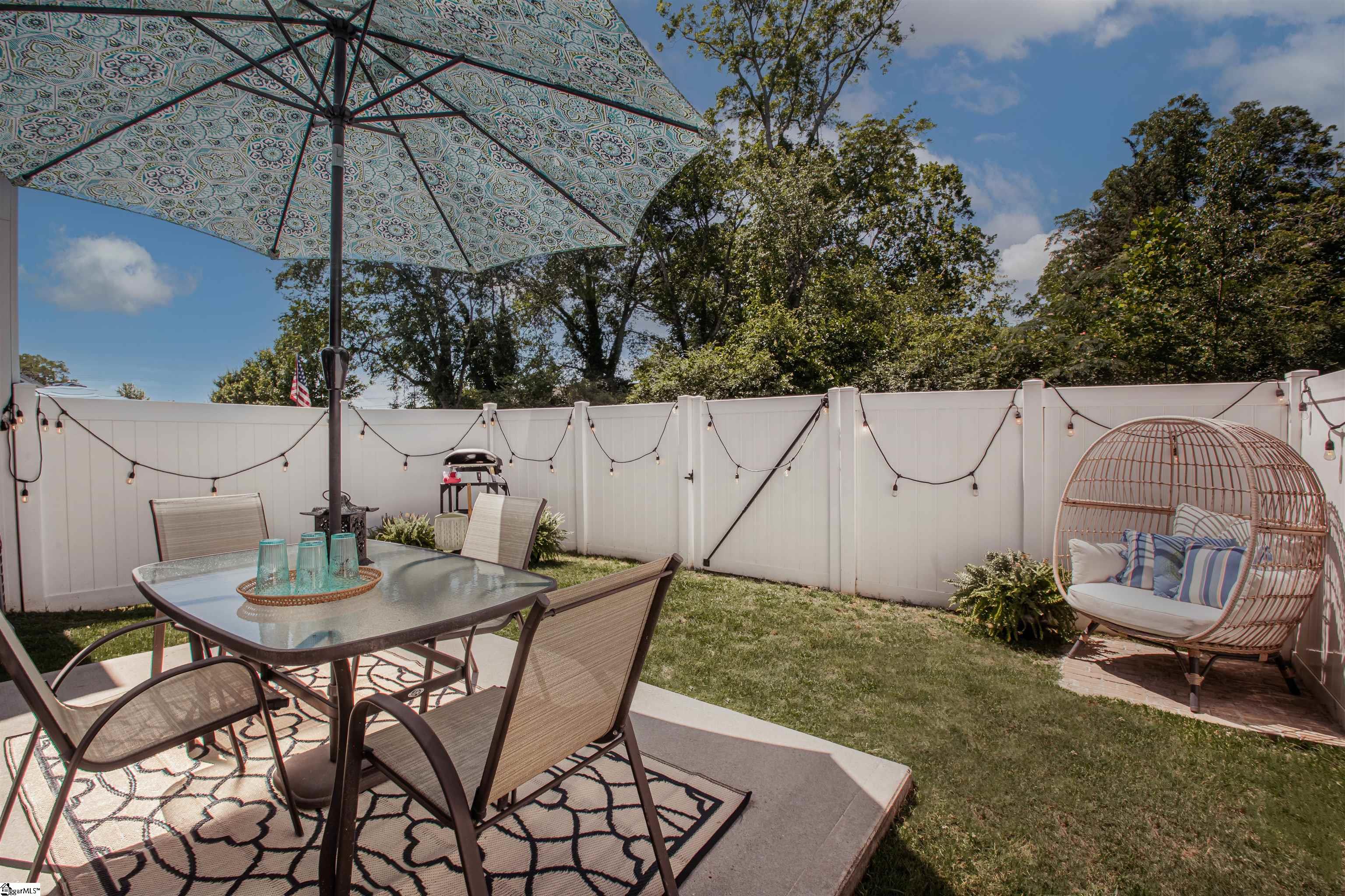 27 Country Dale Drive Greer, SC 29650