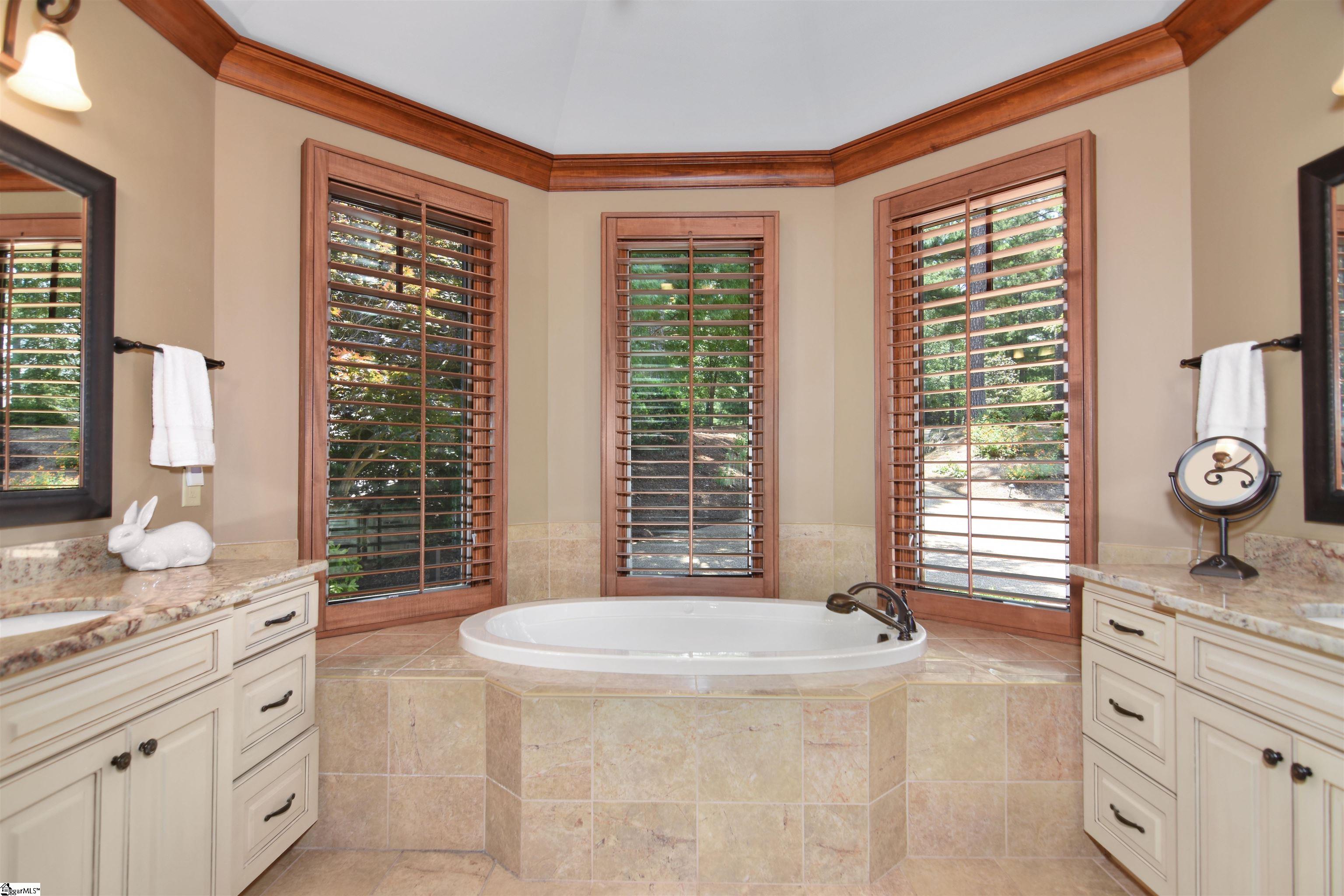 124 Pineridge Pointe Drive Seneca, SC 29672