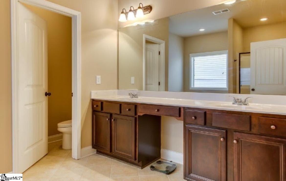 232 Abbey Gardens Lane Simpsonville, SC 29681
